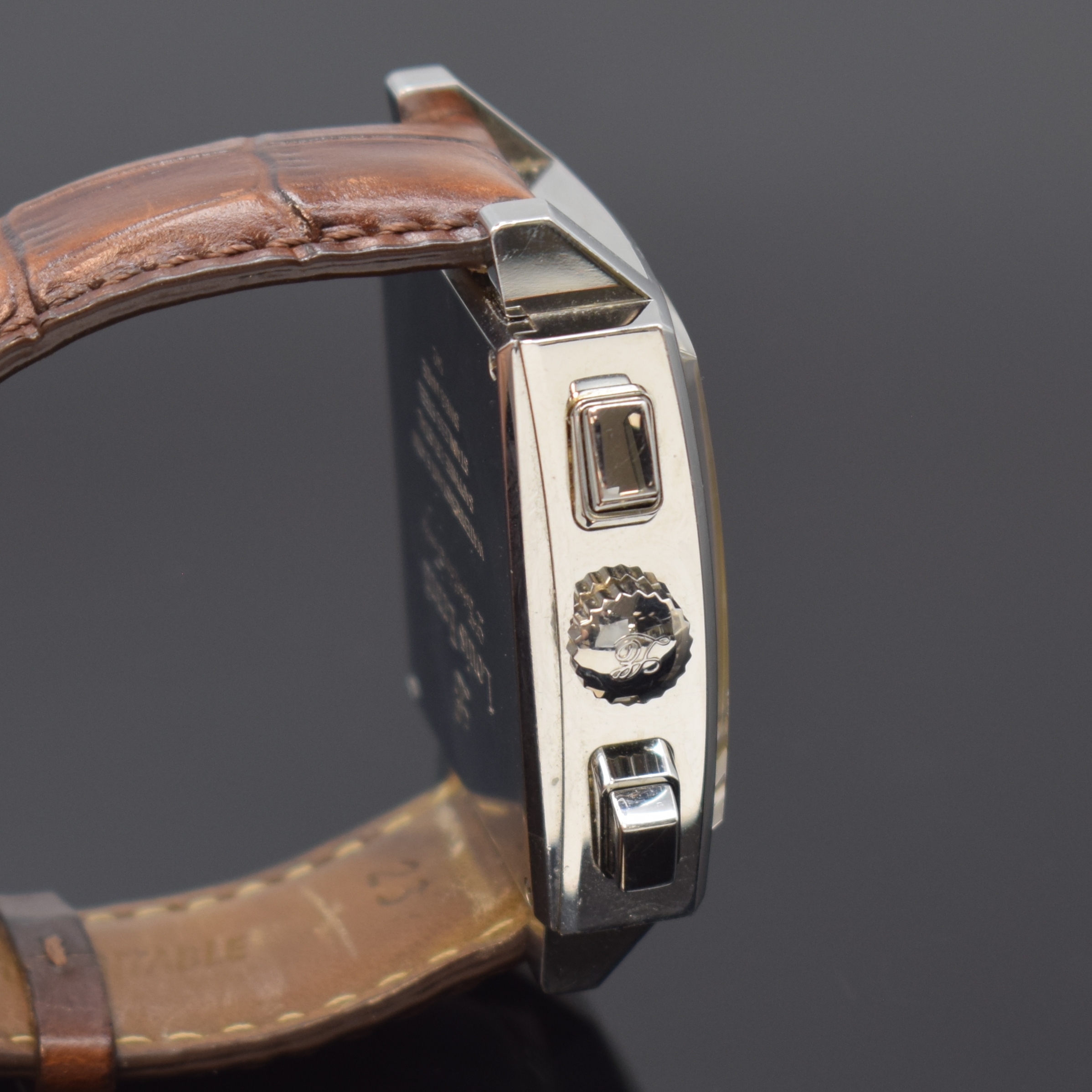 Detail c: LOUIS ERARD Armbandchronograph La Karre in Stahl, Schweiz um 2005, orig. Lederband m. dopp. Faltschl., Boden 4-fach verschr., Saphirgl., silb. ...