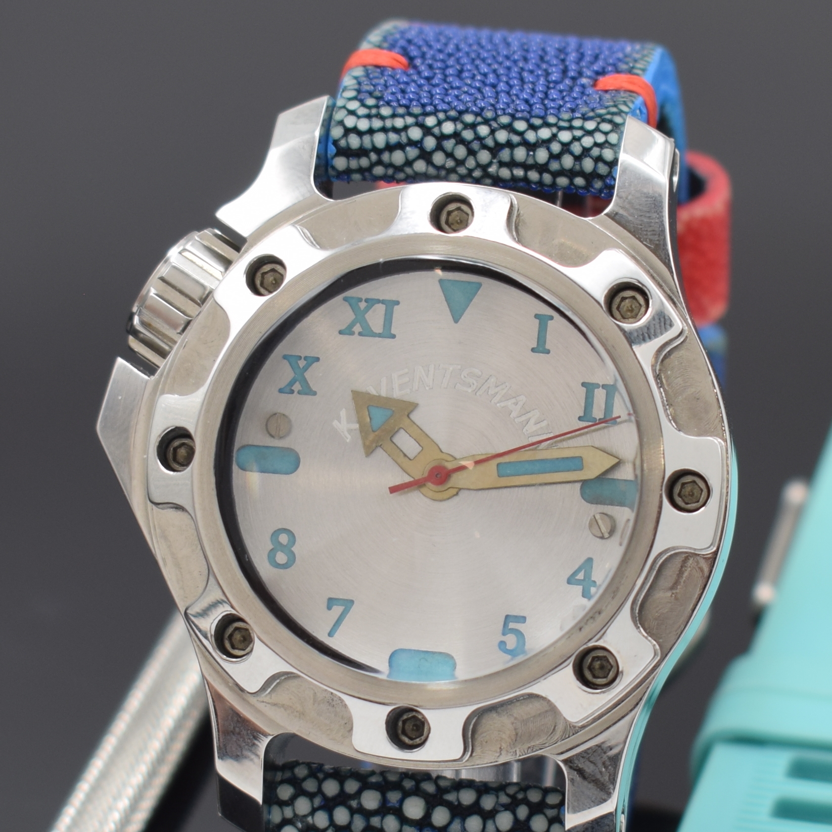 Detail a: KAVENTSMANN grosse Herrenarmbanduhr in Stahl, Schweiz um 2015, Automatik, massives Edelstahlgeh. beids. vergl., Boden gegen Lünette 8-fach verschr., ...