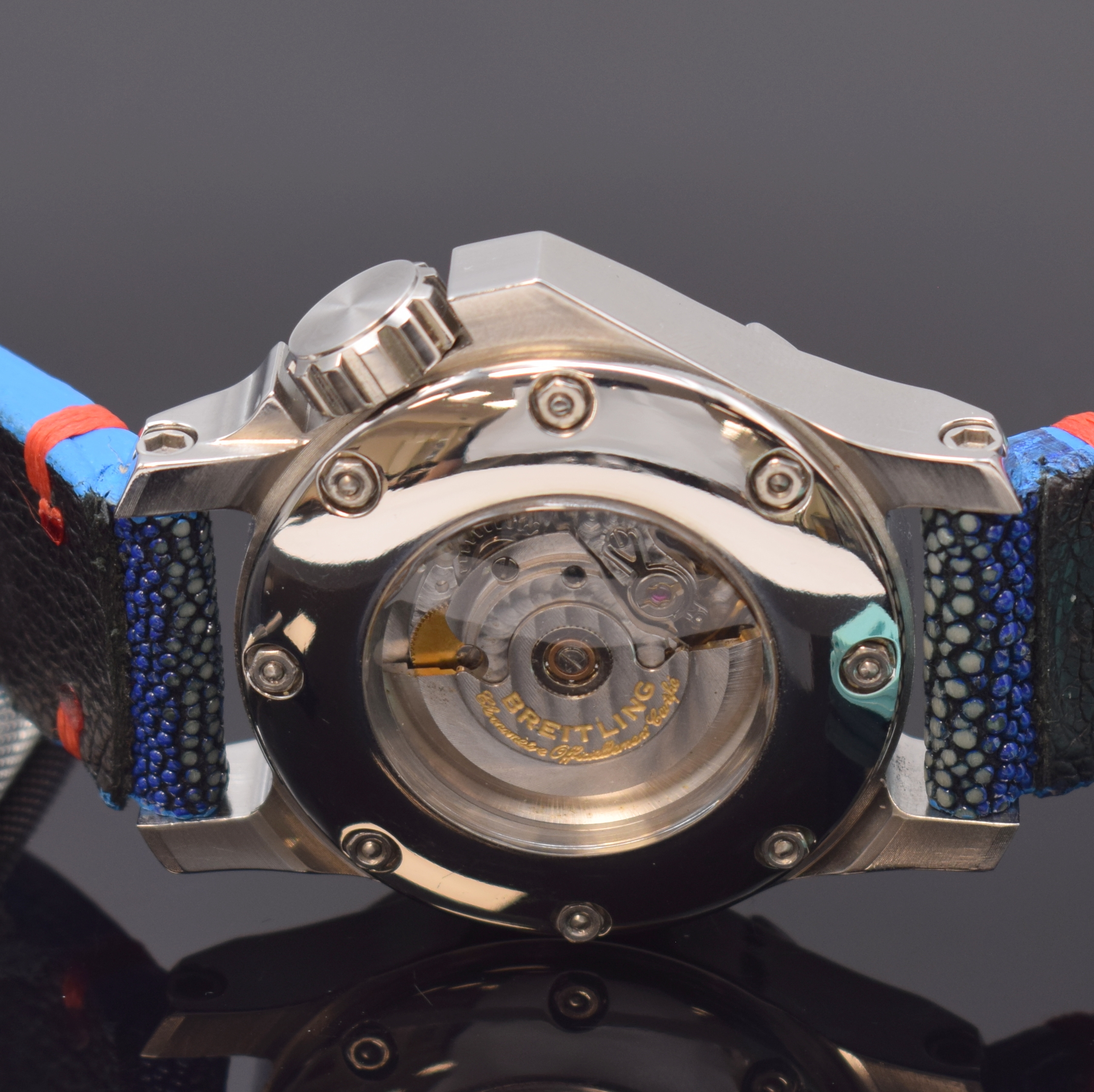 Detail c: KAVENTSMANN grosse Herrenarmbanduhr in Stahl, Schweiz um 2015, Automatik, massives Edelstahlgeh. beids. vergl., Boden gegen Lünette 8-fach verschr., ...