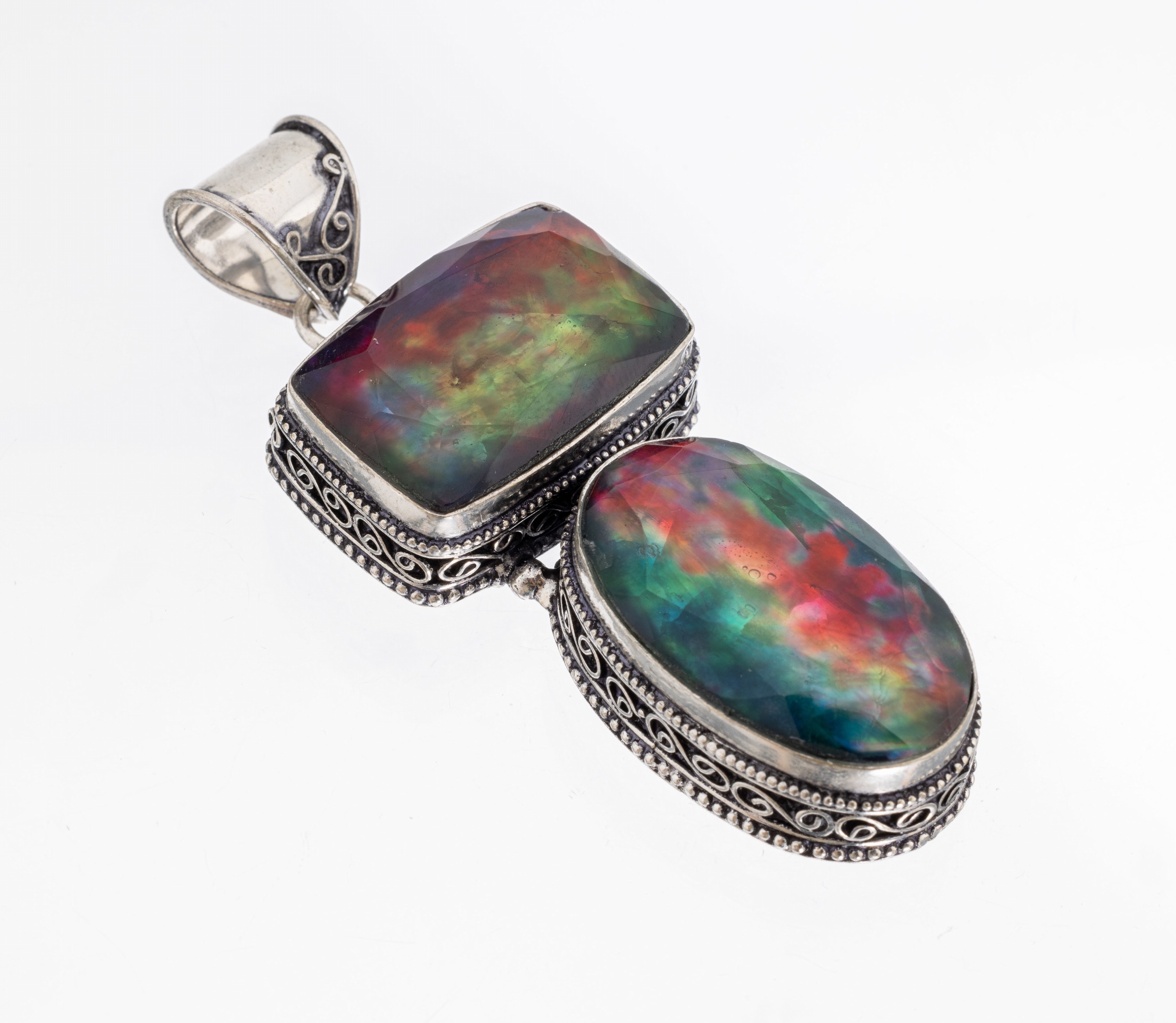 Ammolit-Anhänger, 925er Silber, 2 facett. Ammolite, Fundort Alberta/Kanada, mit prächtigem Farbspiel in violett, rot, grün, gelb und blau, ...