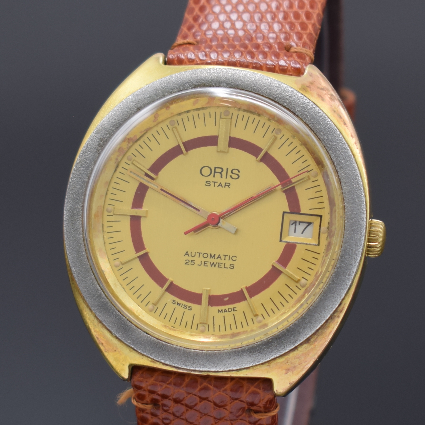 Detail a: ORIS Star vergoldete Herrenarmbanduhr, Schweiz um 1970, Automatik, Stahlboden verschr., gold. Zifferbl. m. gold. Std.-Ind., gold. Leuchtzeiger, Datum ...