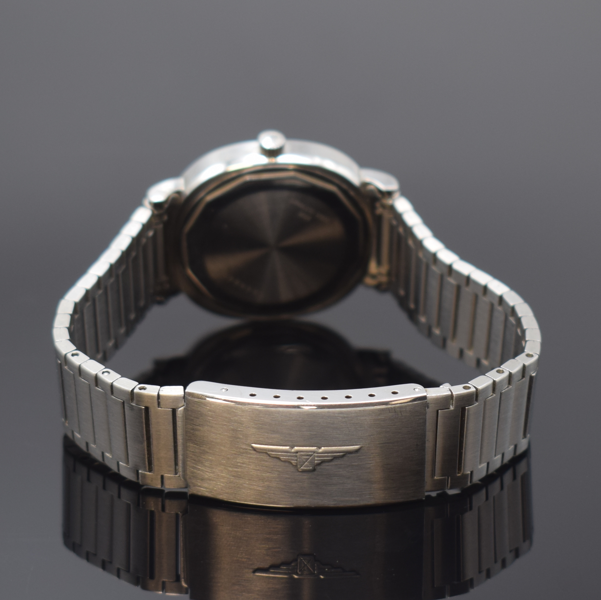 Detail b: LONGINES verchromte Armbanduhr, Schweiz um 2000, Automatik, orig. Gliederband m. Faltschl., Stahlboden verschr., silb. Zifferbl. m. Streifendekor, ...