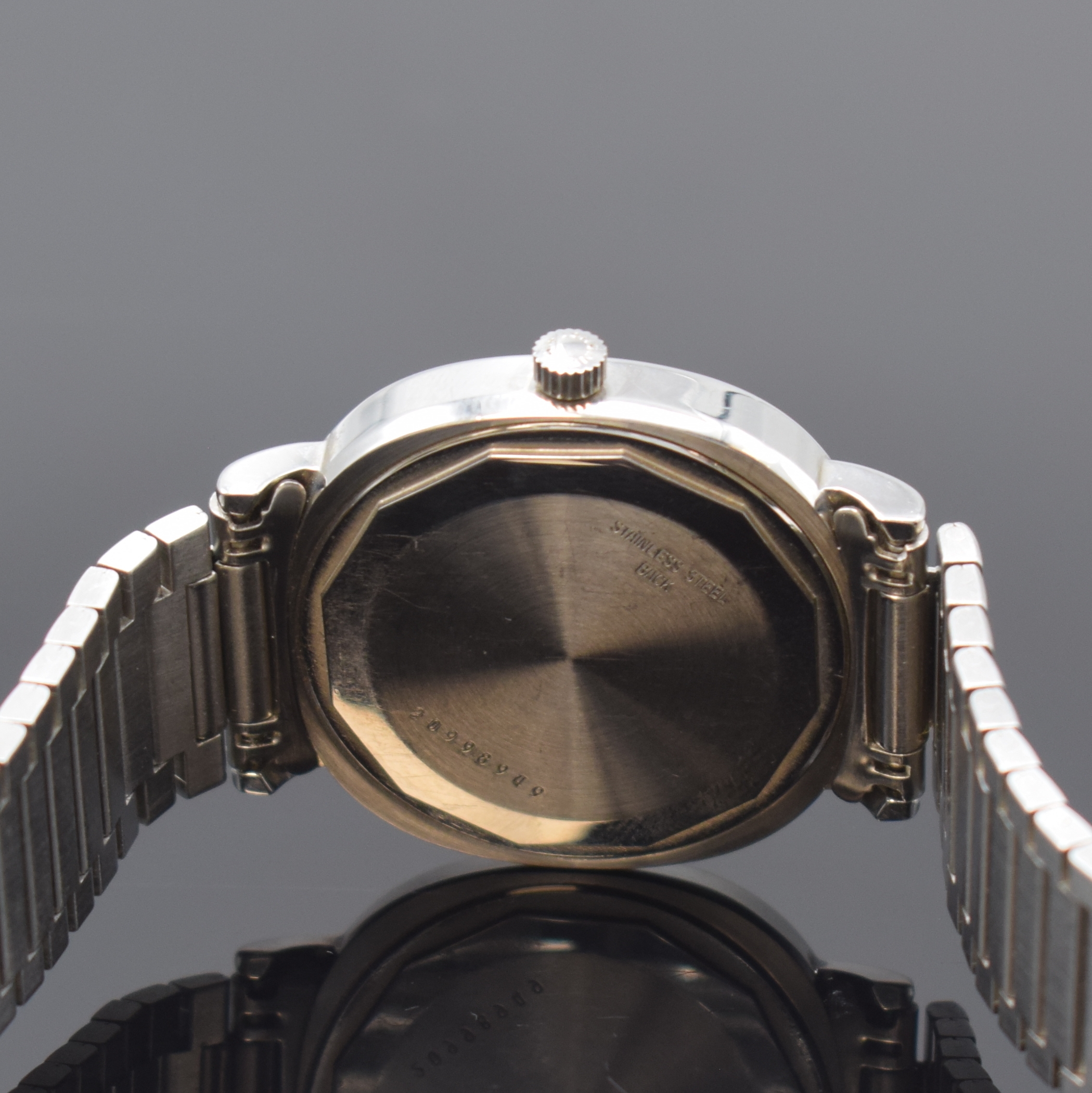 Detail d: LONGINES verchromte Armbanduhr, Schweiz um 2000, Automatik, orig. Gliederband m. Faltschl., Stahlboden verschr., silb. Zifferbl. m. Streifendekor, ...