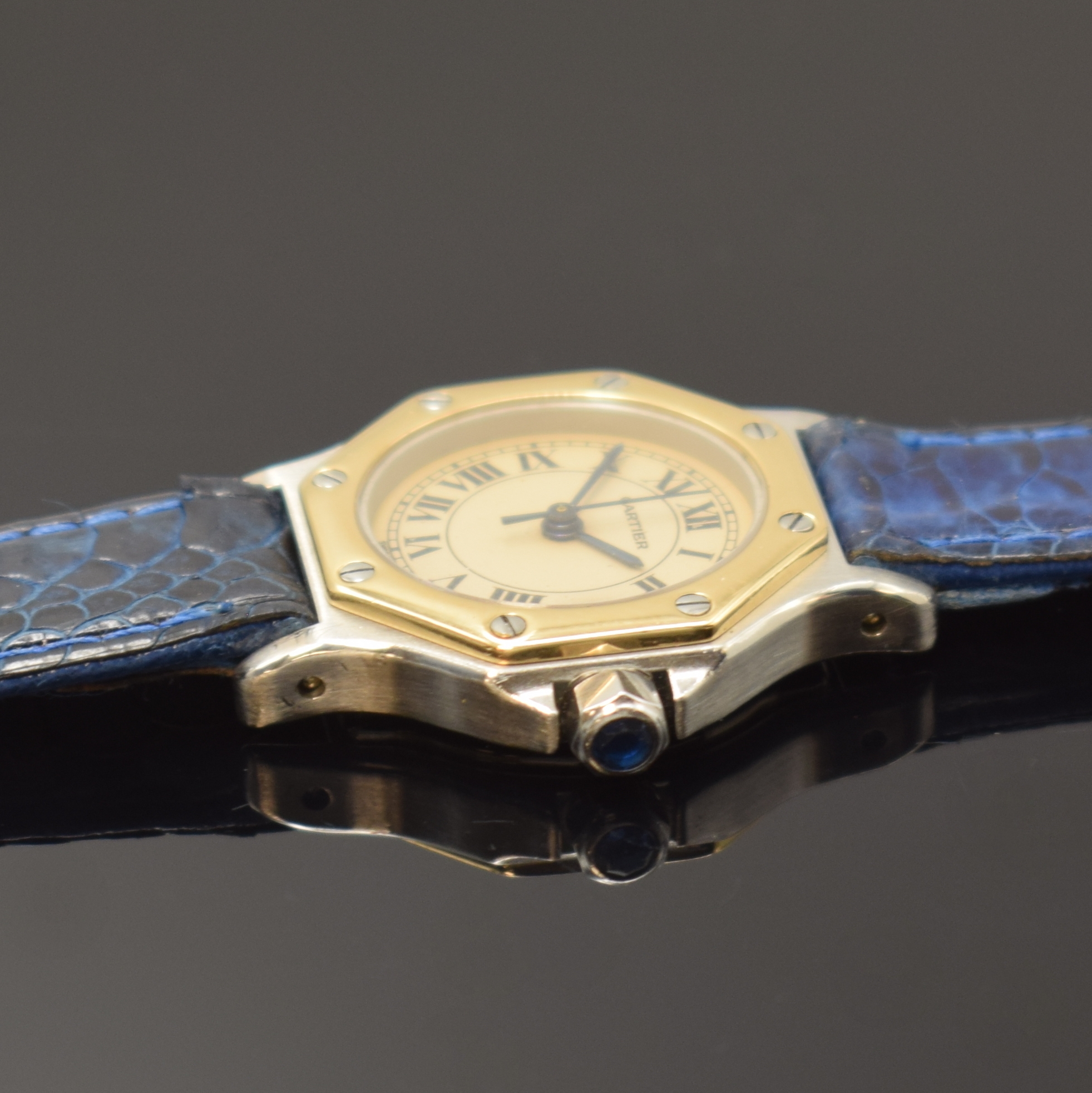 Detail b: CARTIER Damenarmbanduhr Santos Ronde Referenz 187903, Schweiz um 1995, Edelstahl/Gold kombiniert inkl. neutr. Lederband, quarz, Boden 4-fach ...