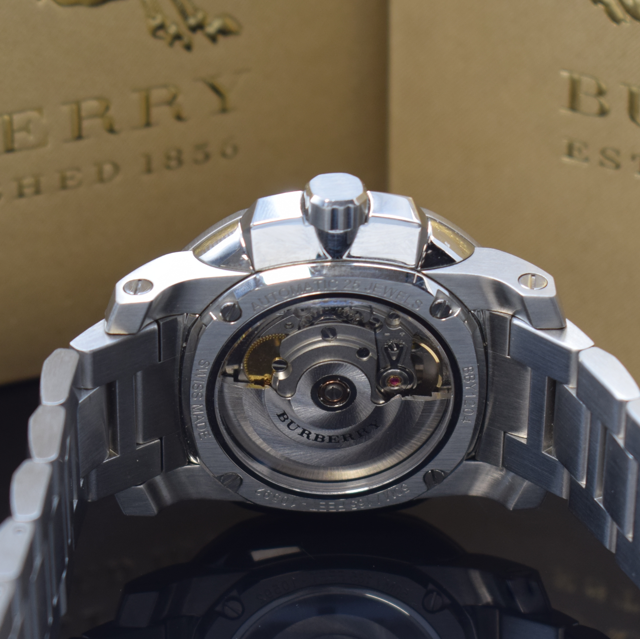 Detail d: BURBERRY Herrenarmbanduhr Modell Britain in Stahl Referenz BBY1204, Schweiz verk. lt. beil. Pap. 03/2016, Automatik, beids. vergl. Geh. inkl. orig. ...