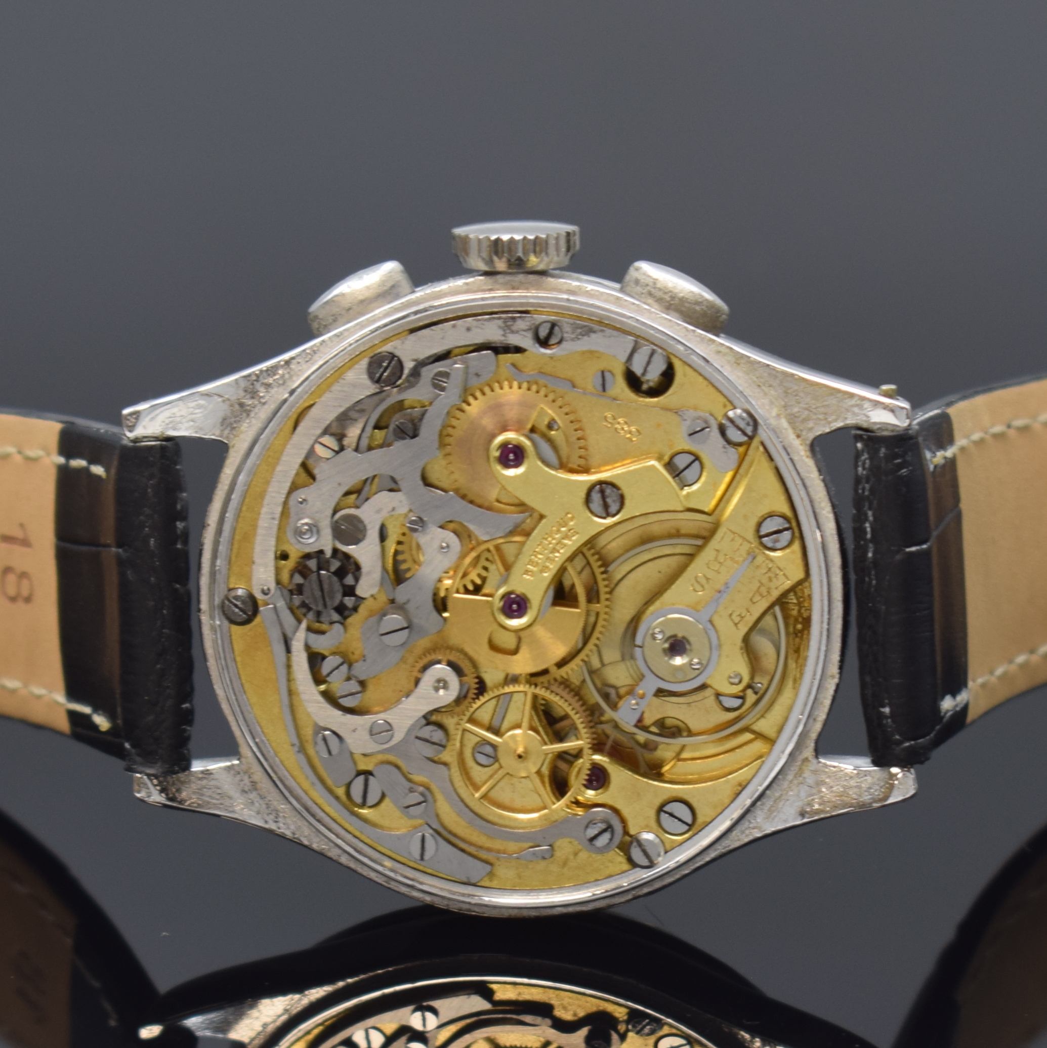 Detail d: BERTHOUD / UNIVERSAL GENEVE Herrenarmbanduhr mit Schaltradchronograph in Stahl, Schweiz um 1940, Handaufzug, besch. Boden aufgedr., silb. Zifferbl. ...