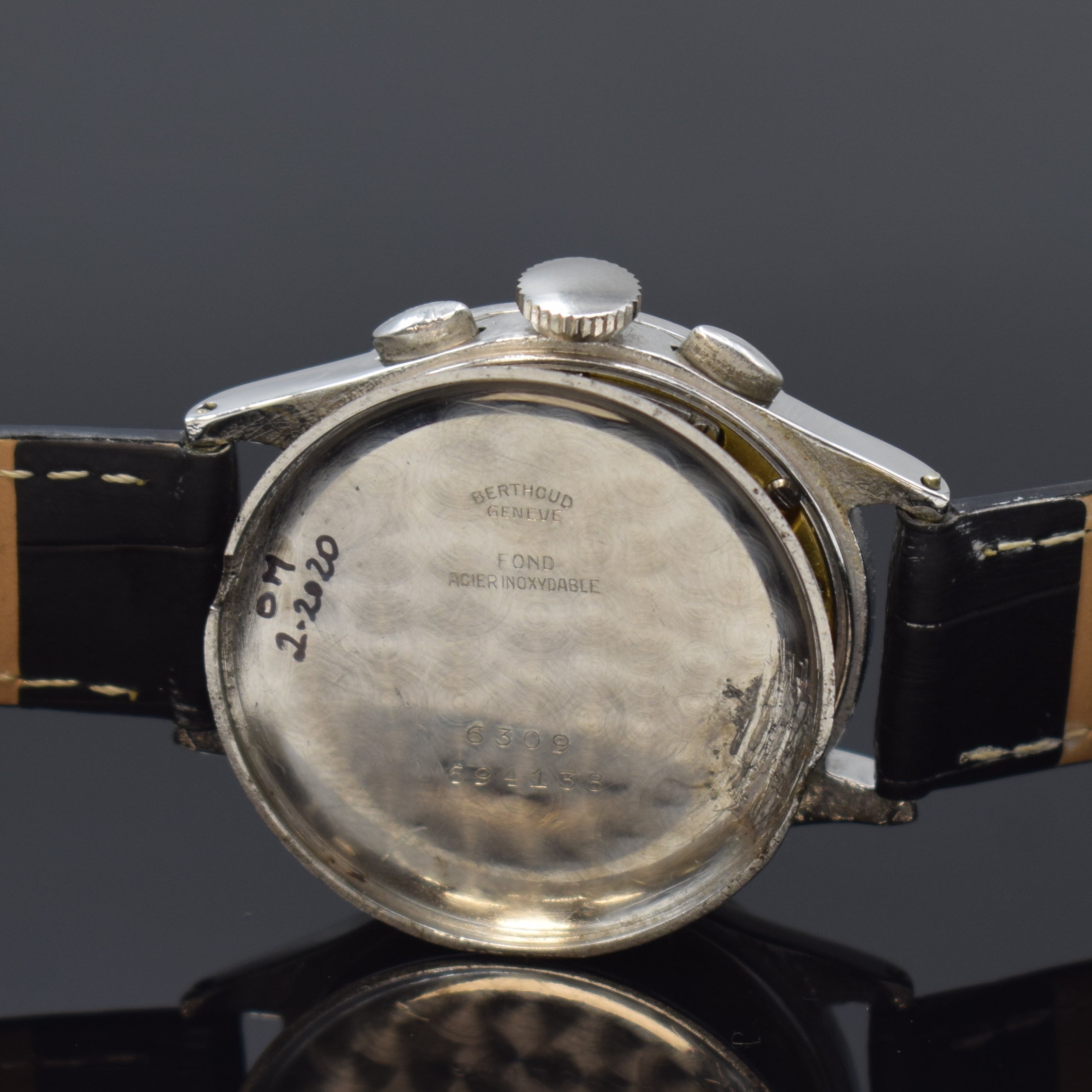 Detail e: BERTHOUD / UNIVERSAL GENEVE Herrenarmbanduhr mit Schaltradchronograph in Stahl, Schweiz um 1940, Handaufzug, besch. Boden aufgedr., silb. Zifferbl. ...
