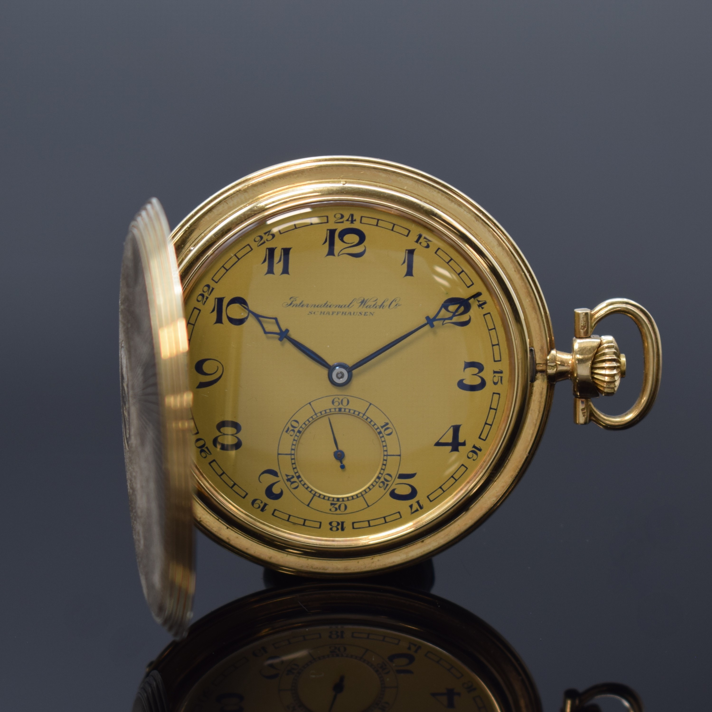 IWC Herrensavonette in GG 585/000, Schweiz um 1924, 3 Deckel-Goldgeh., Sprung- u. Rückdeckel m. Strahlendekor, champagnerfarb. Zifferbl. m. arab. ...