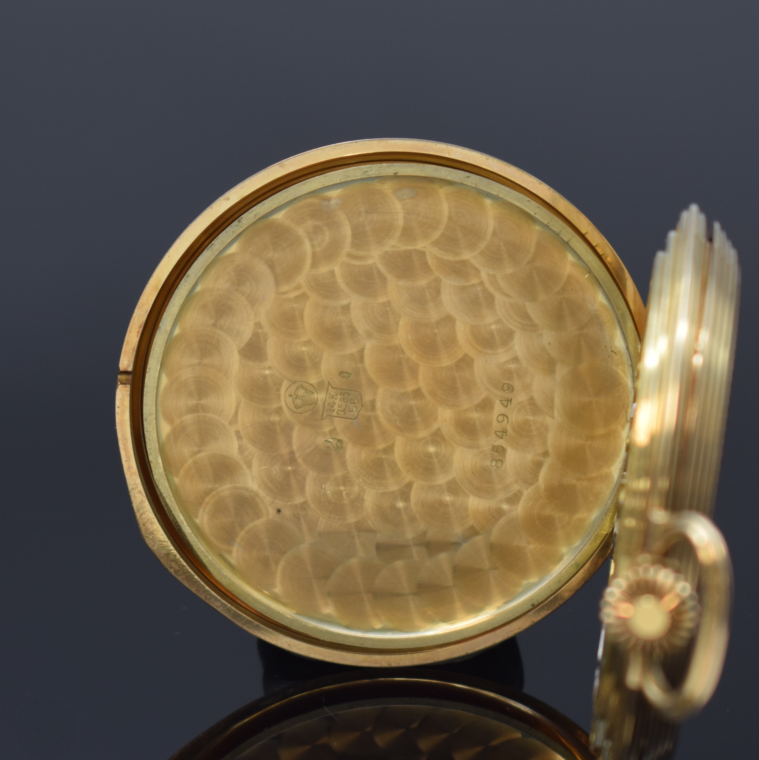 Detail f: IWC Herrensavonette in GG 585/000, Schweiz um 1924, 3 Deckel-Goldgeh., Sprung- u. Rückdeckel m. Strahlendekor, champagnerfarb. Zifferbl. m. arab. ...