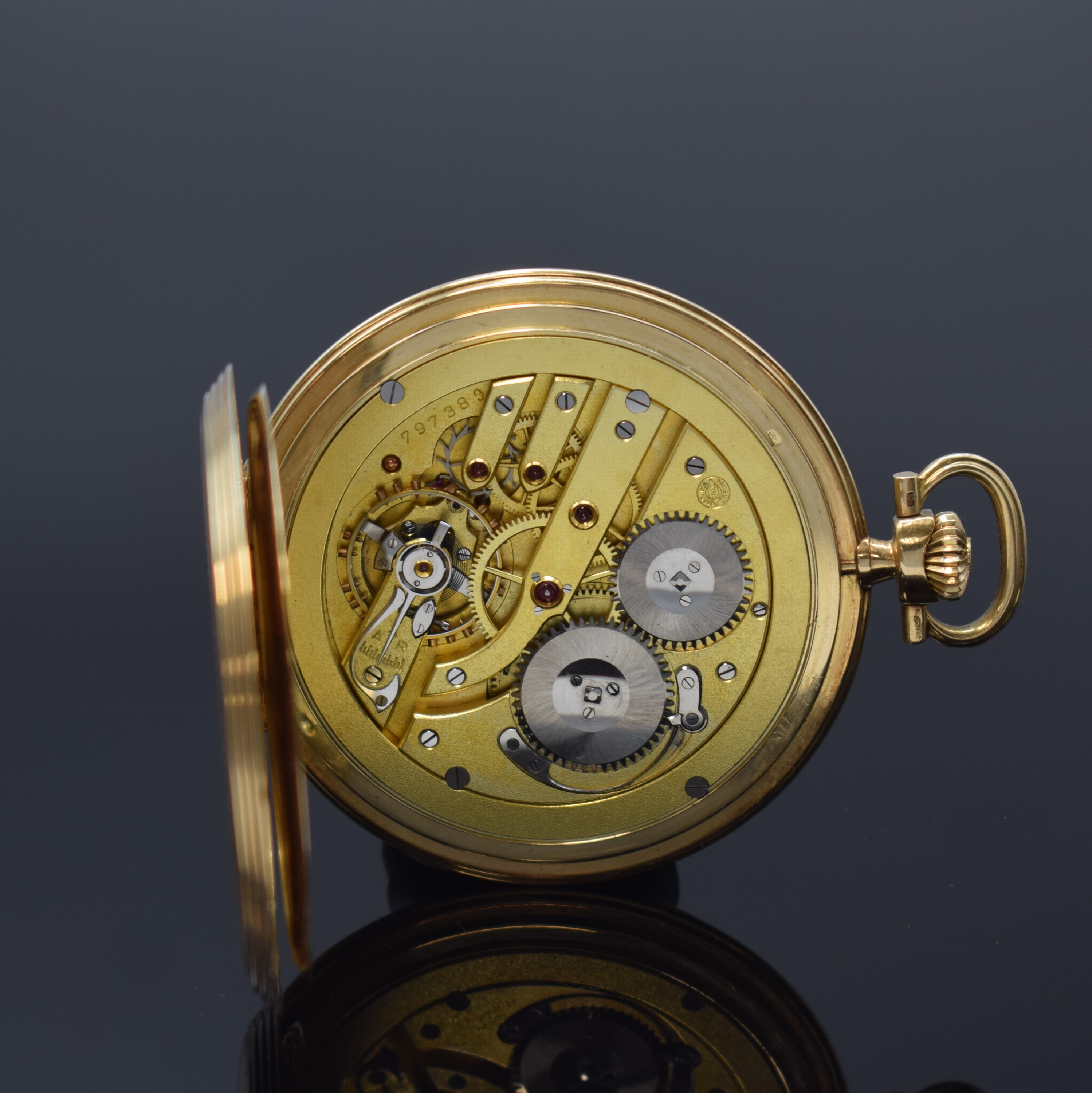 Detail g: IWC Herrensavonette in GG 585/000, Schweiz um 1924, 3 Deckel-Goldgeh., Sprung- u. Rückdeckel m. Strahlendekor, champagnerfarb. Zifferbl. m. arab. ...