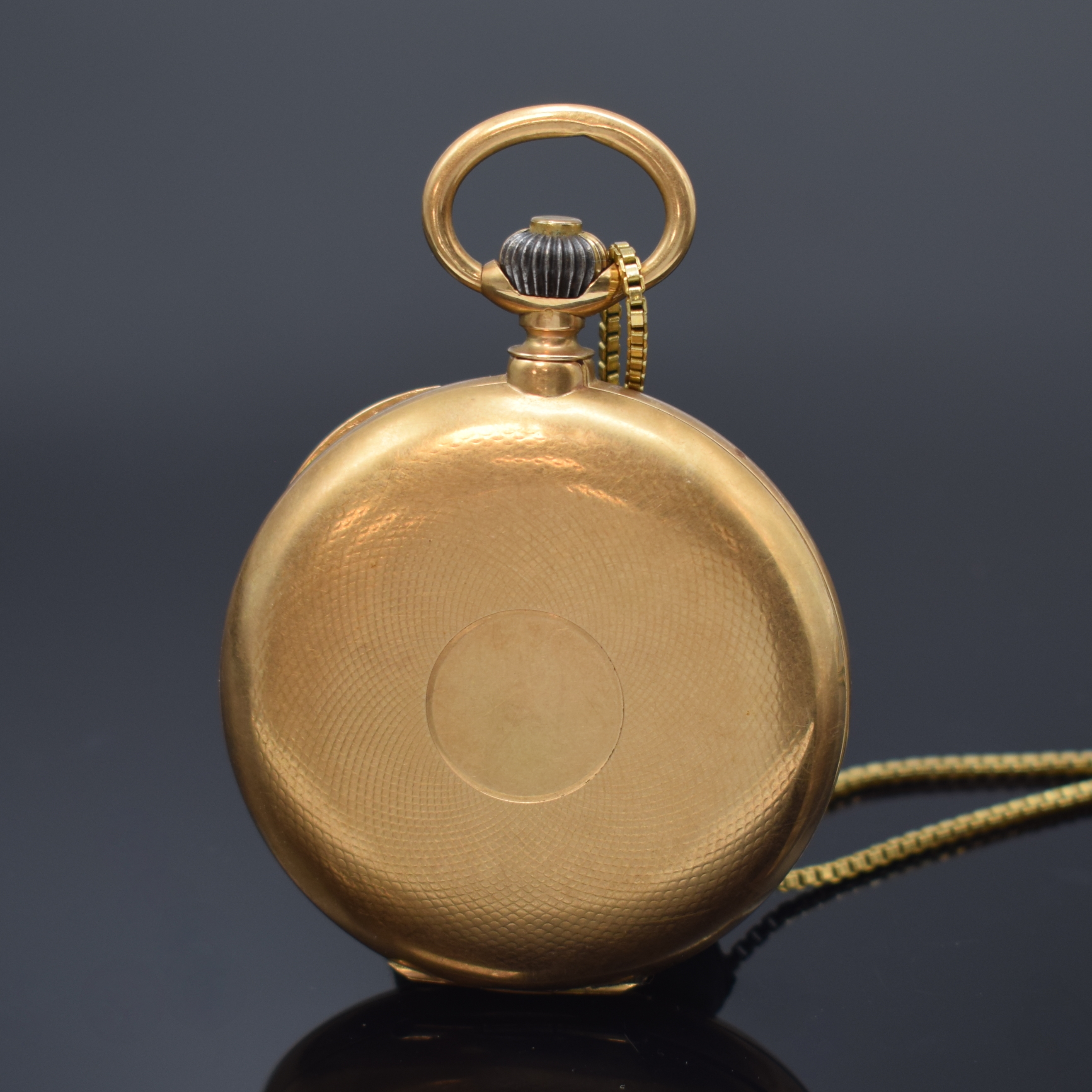 Detail b: MONARD Savonette Herrentaschenuhr in RG 585/000 an GG 585/000 Kette, Schweiz um 1910, 3 Deckel-Goldgeh. dell., guill. Sprung- u. Rückdeckel, ...