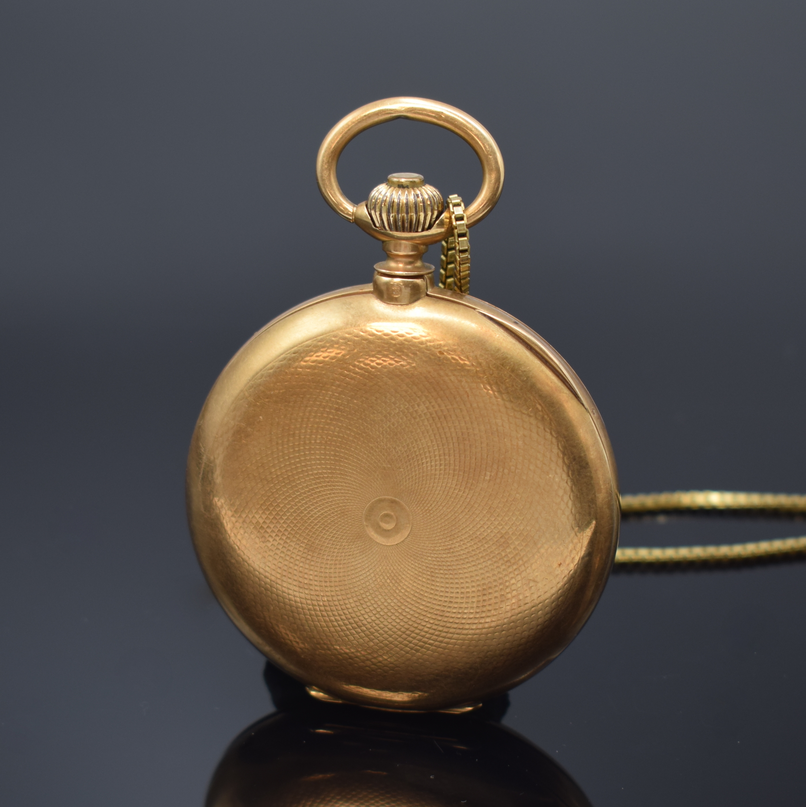 Detail c: MONARD Savonette Herrentaschenuhr in RG 585/000 an GG 585/000 Kette, Schweiz um 1910, 3 Deckel-Goldgeh. dell., guill. Sprung- u. Rückdeckel, ...