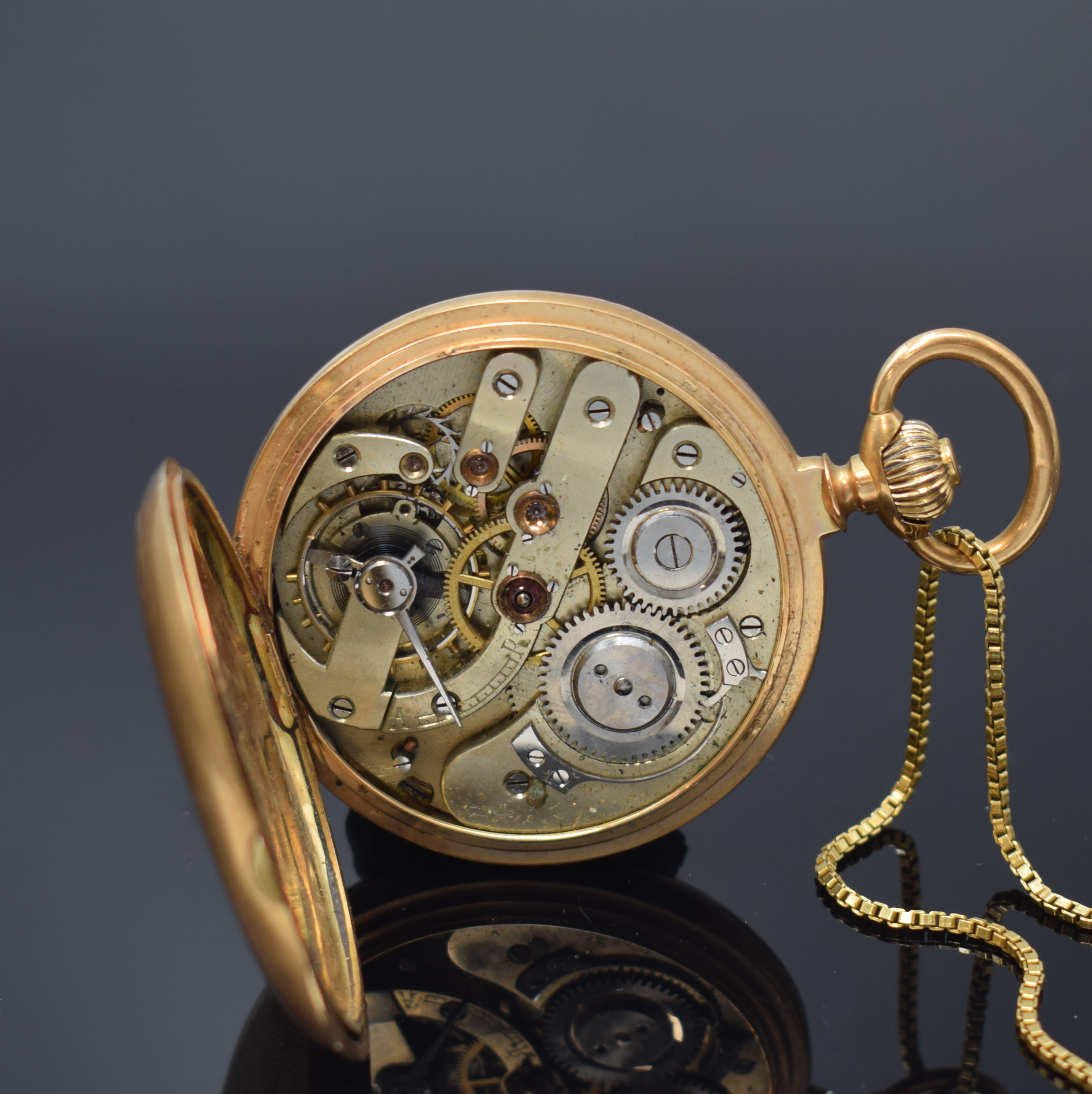 Detail g: MONARD Savonette Herrentaschenuhr in RG 585/000 an GG 585/000 Kette, Schweiz um 1910, 3 Deckel-Goldgeh. dell., guill. Sprung- u. Rückdeckel, ...