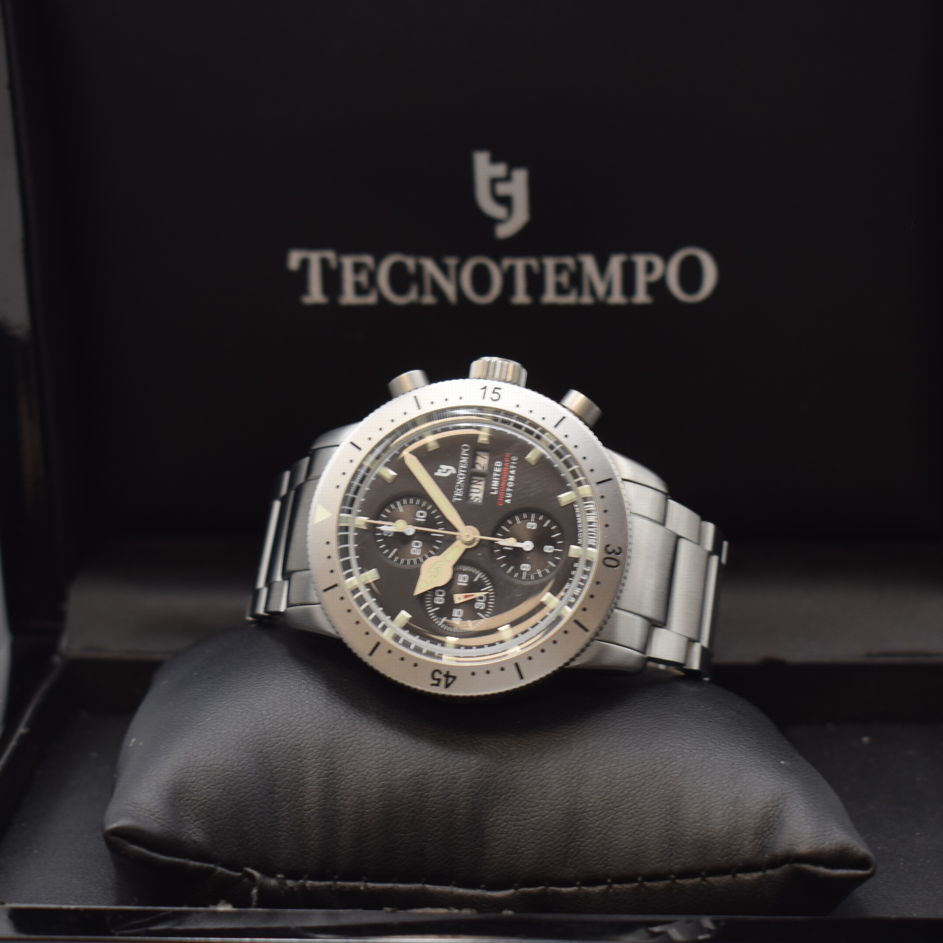 Detail d: TECNOTEMPO auf 50 Stück limitierter Armbandchronograph in Stahl, Schweiz/Italien verk. lt. beil. Pap. 11/2021, Automatik, Boden u. Krone verschr., ...