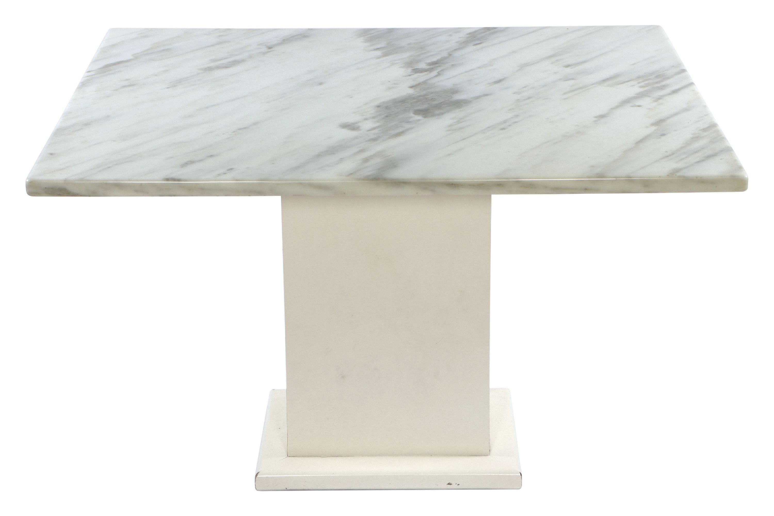 Detail a: Esstisch, wohl Italien, Tischfuß Holz, weiß gelackt, aufgelegte Platte aus Carrara-Marmor mit typisch lebendiger Marmorierung, Plattenstärke 33 ...
