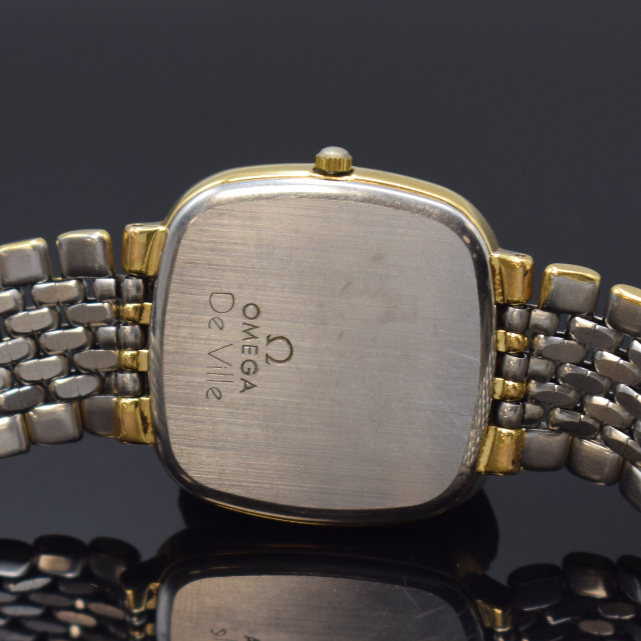 Detail c: OMEGA De Ville Herrenarmbanduhr Referenz 396.1017, Schweiz 1980er Jahre, quarz, verg. Geh. inkl. z. T. verg. Gliederband m. Faltschl., Edelstahlboden ...