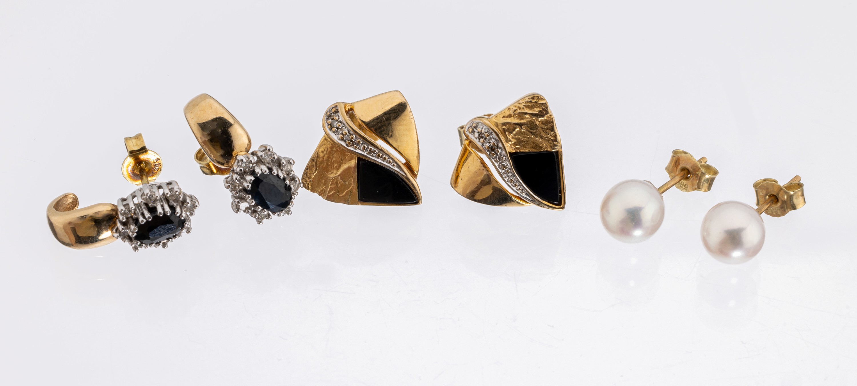 Detail a: 14 kt Gold Konvolut Ohrstecker, GG 585/000,best. aus: 1 Paar mit 2 ovalfacett. Saphiren zus. ca. 1.00 ct und 16 Brillanten zus. ca. 0.12 ct Weiß/p, ...