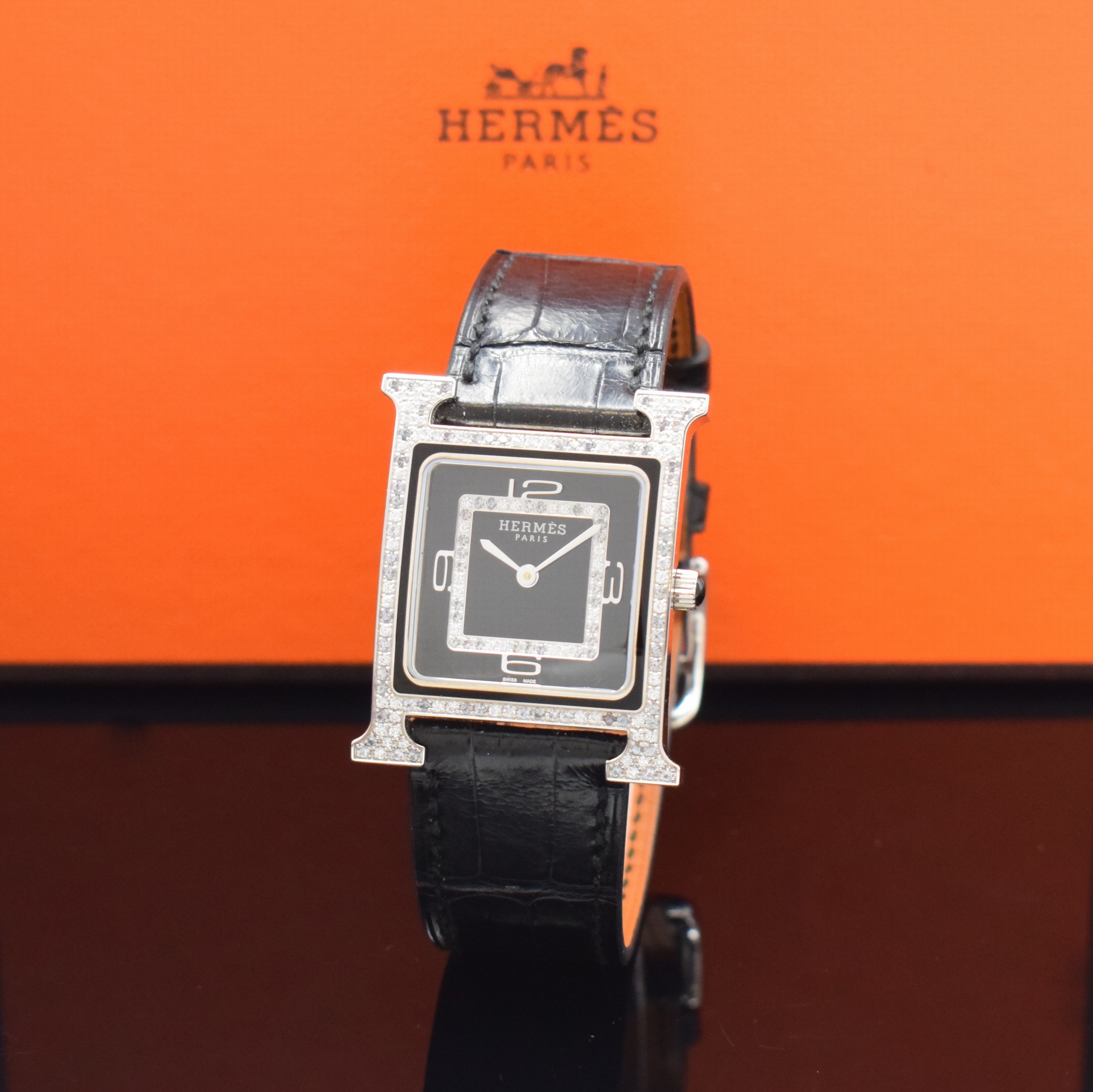 HERMES Heure H Armbanduhr mit Diamanten Referenz HH1.510e, Schweiz um 2020, quarz, Boden 4-fach verschr., Schmuckkrone, orig. Lederband m. Dornschl., ...