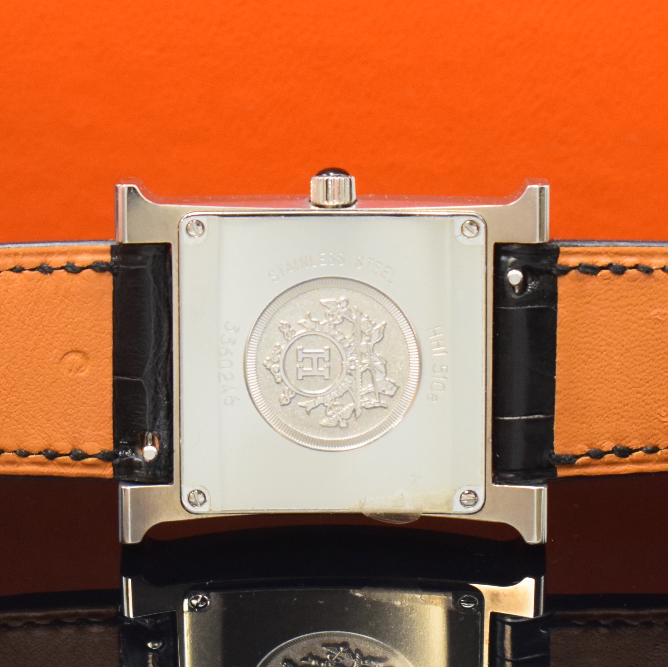 Detail d: HERMES Heure H Armbanduhr mit Diamanten Referenz HH1.510e, Schweiz um 2020, quarz, Boden 4-fach verschr., Schmuckkrone, orig. Lederband m. Dornschl., ...
