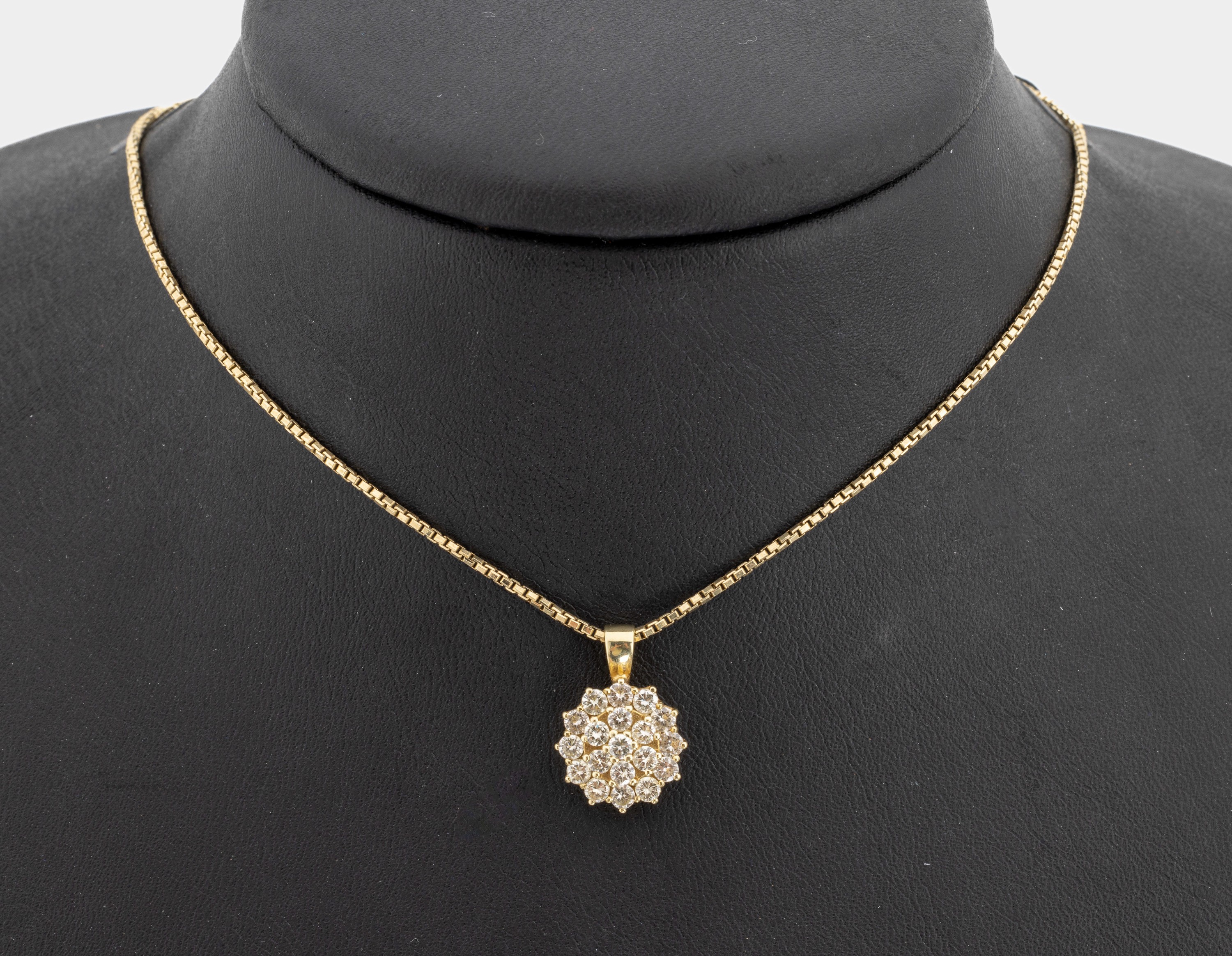 14 kt Gold Brillant-Anhänger, GG 585/000, blütenförmig, 19 Brillanten zus. ca. 0.57 ct Weiß-l.get.Weiß/si, an Kette, L. ca. 38 cm, ...