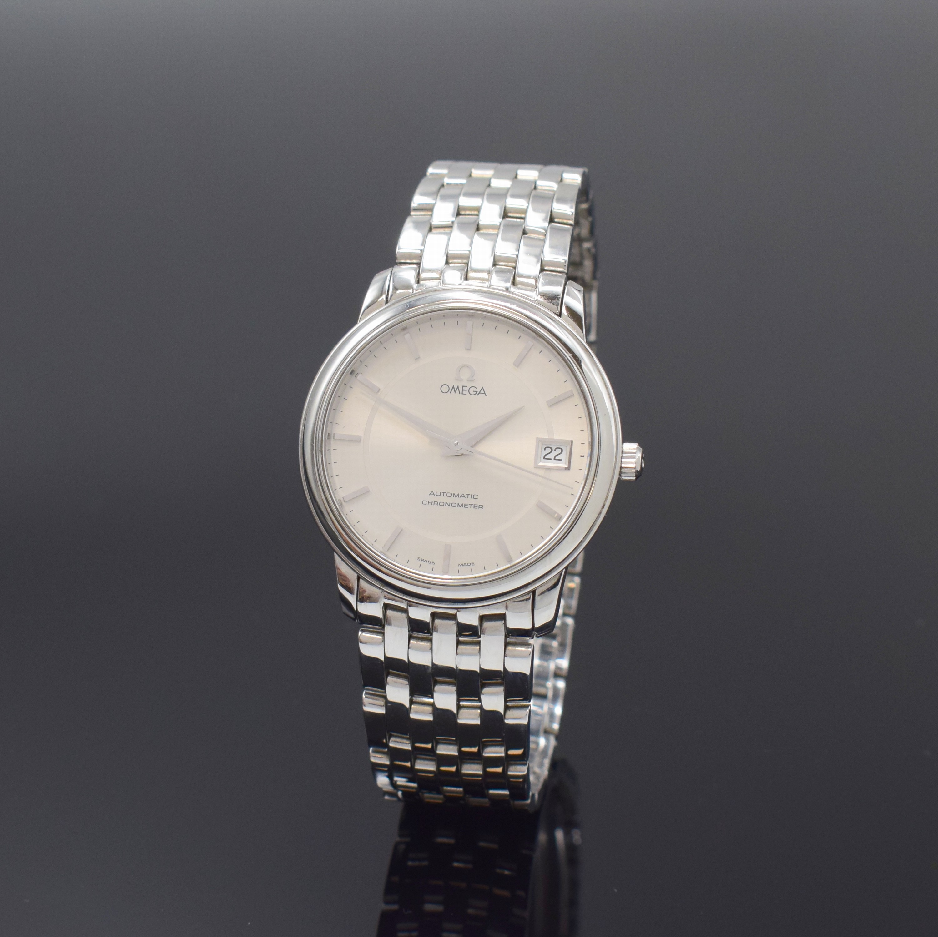 OMEGA Armbandchronometer in Edelstahl Referenz 168.1050, Schweiz um 1990, Automatik, orig. Gliederband m. Faltschl., Boden aufgedr., Saphirgl., silb. ...