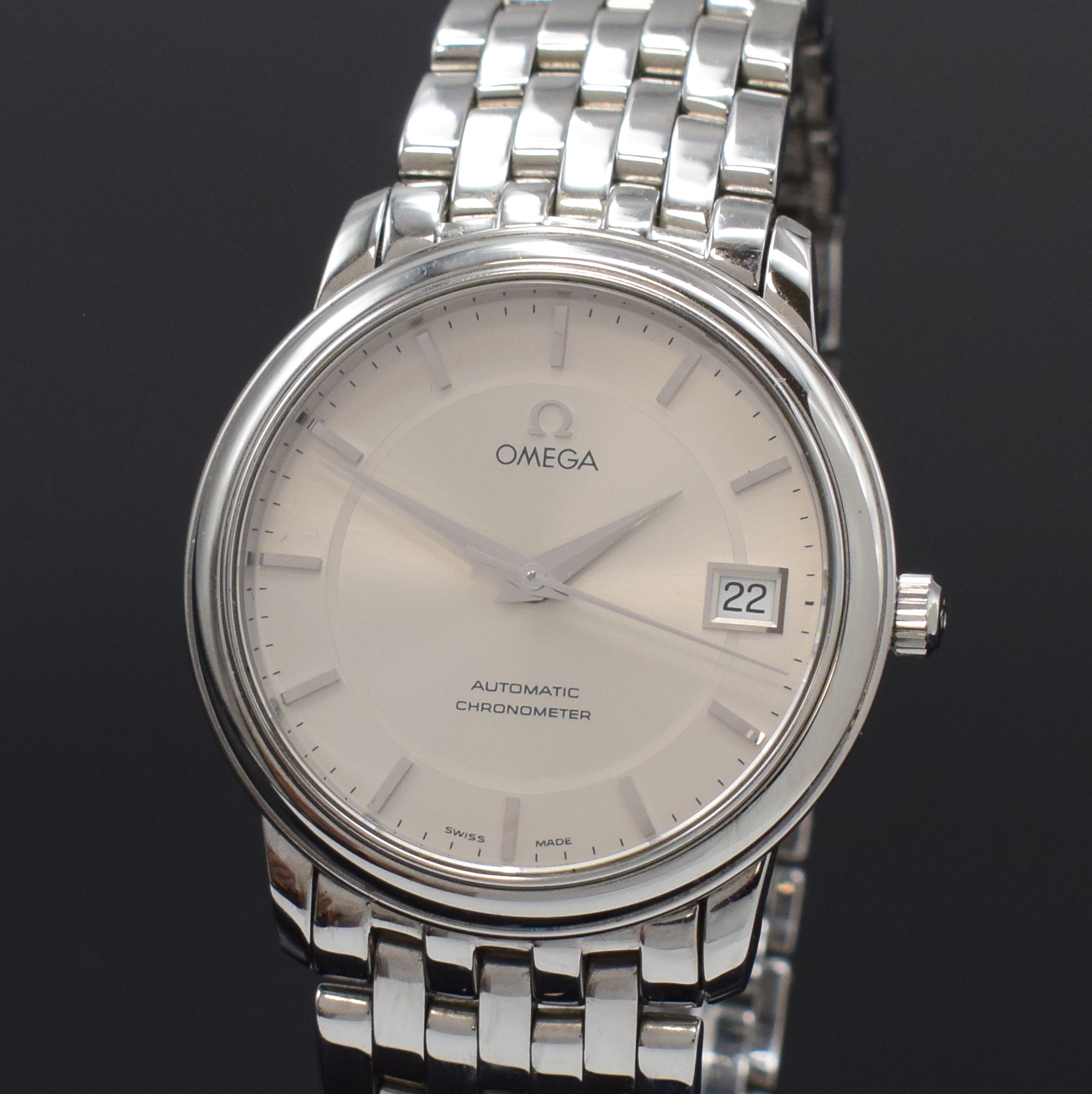 Detail a: OMEGA Armbandchronometer in Edelstahl Referenz 168.1050, Schweiz um 1990, Automatik, orig. Gliederband m. Faltschl., Boden aufgedr., Saphirgl., silb. ...