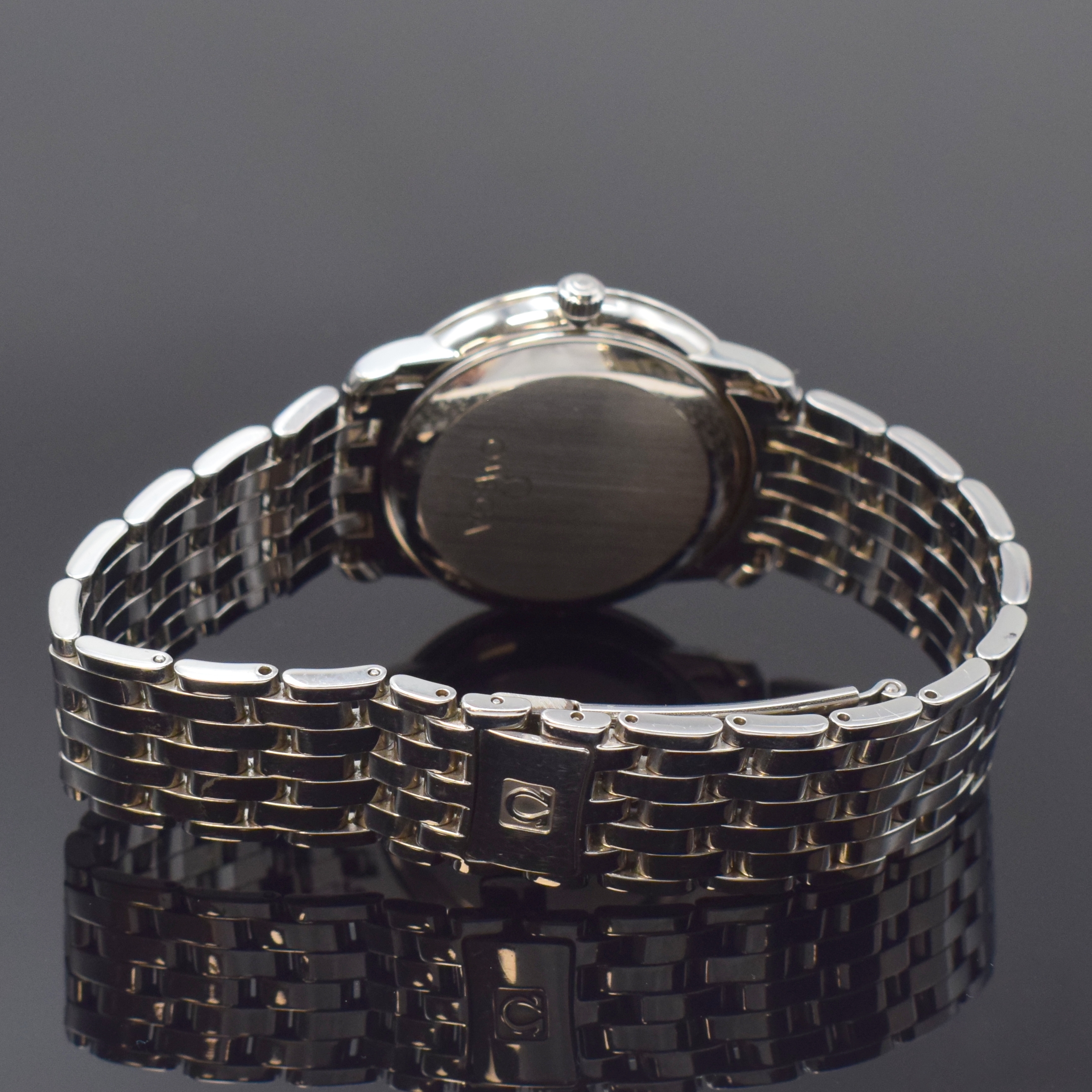 Detail b: OMEGA Armbandchronometer in Edelstahl Referenz 168.1050, Schweiz um 1990, Automatik, orig. Gliederband m. Faltschl., Boden aufgedr., Saphirgl., silb. ...