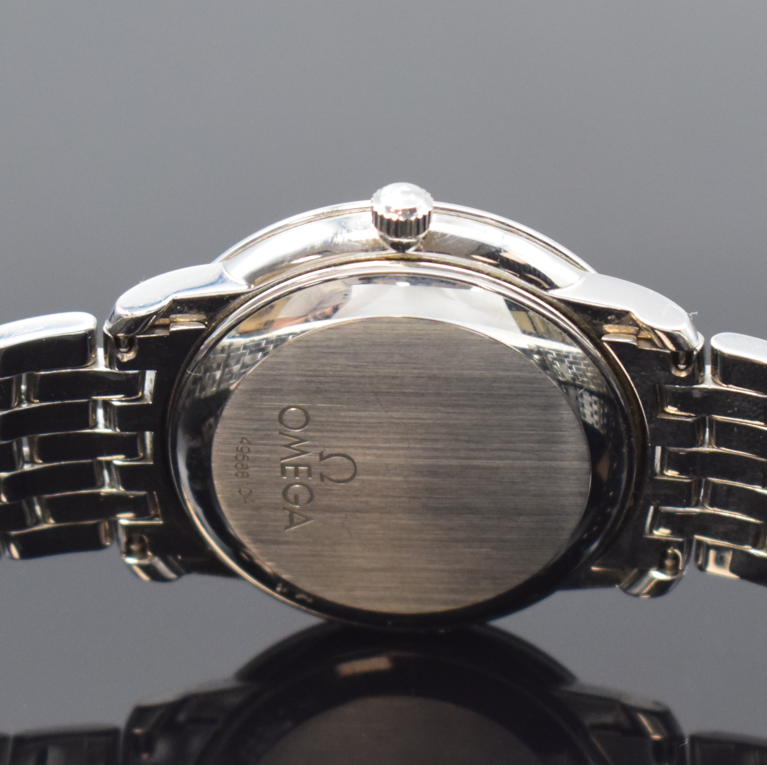 Detail d: OMEGA Armbandchronometer in Edelstahl Referenz 168.1050, Schweiz um 1990, Automatik, orig. Gliederband m. Faltschl., Boden aufgedr., Saphirgl., silb. ...