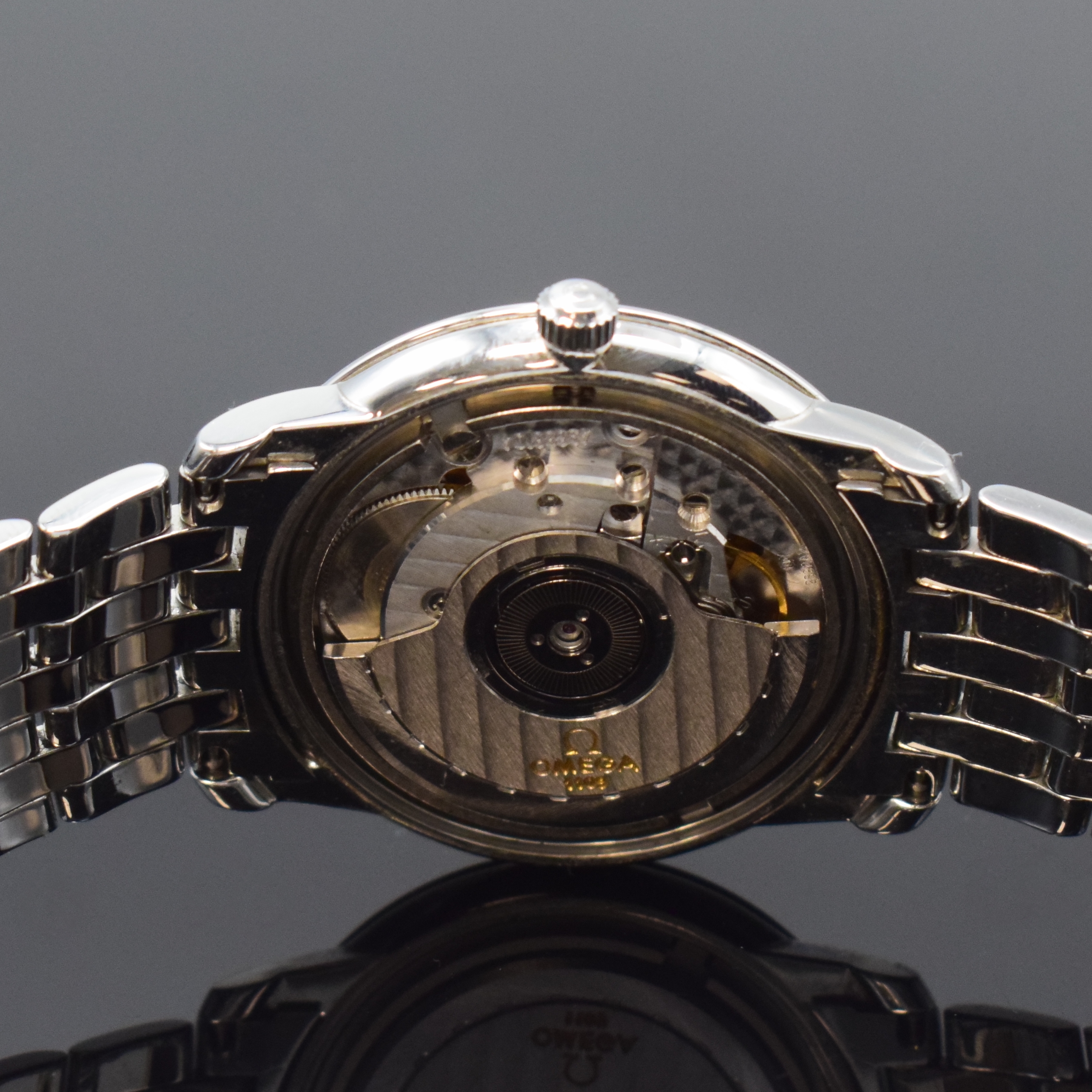 Detail e: OMEGA Armbandchronometer in Edelstahl Referenz 168.1050, Schweiz um 1990, Automatik, orig. Gliederband m. Faltschl., Boden aufgedr., Saphirgl., silb. ...