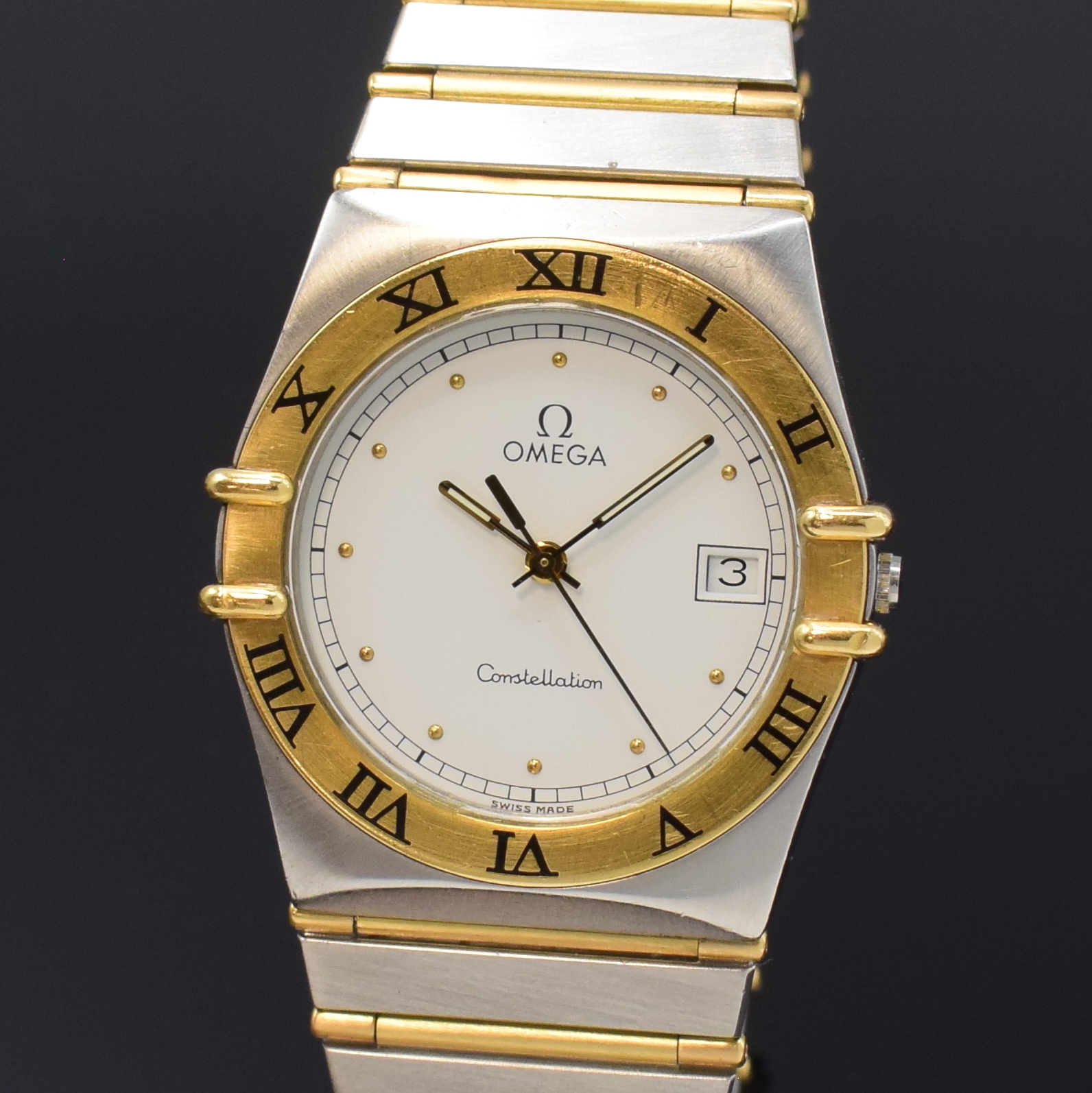 Detail a: OMEGA Herrenarmbanduhr Constellation Referenz 396.1070 / 396.1080, Schweiz um 1990, quarz, Edelstahl/Gold kombiniert inkl. Gliederband m. Faltschl., ...