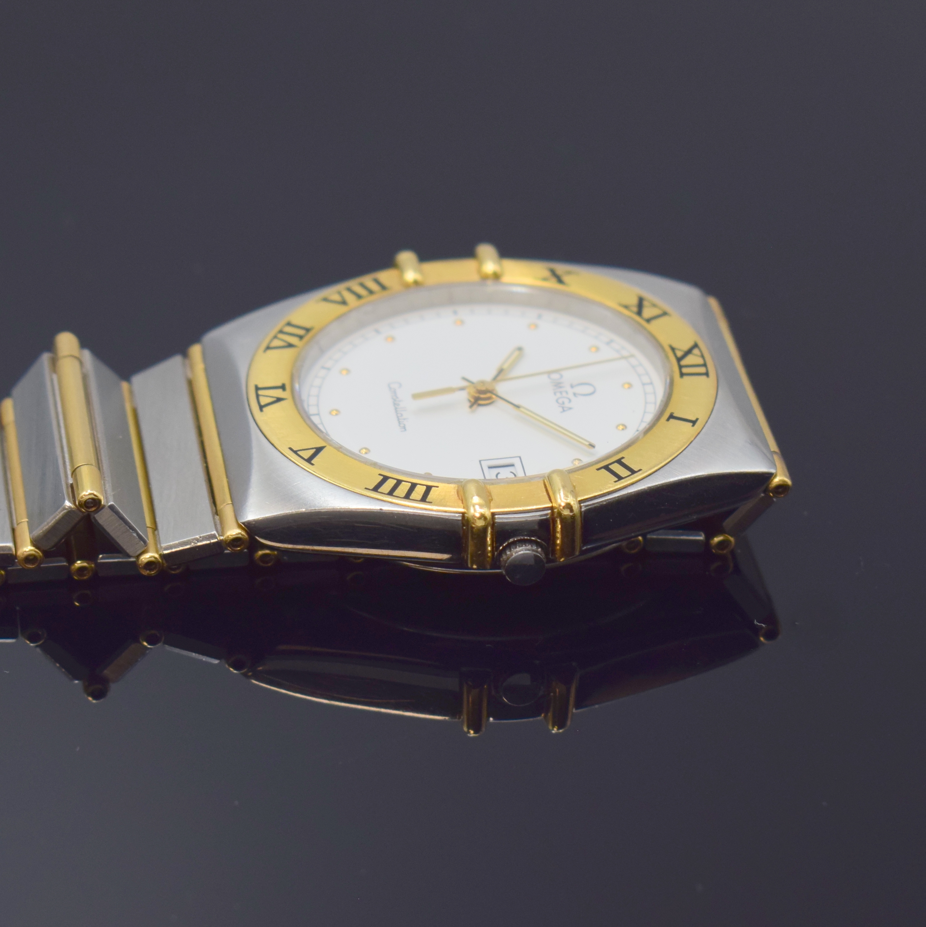 Detail c: OMEGA Herrenarmbanduhr Constellation Referenz 396.1070 / 396.1080, Schweiz um 1990, quarz, Edelstahl/Gold kombiniert inkl. Gliederband m. Faltschl., ...