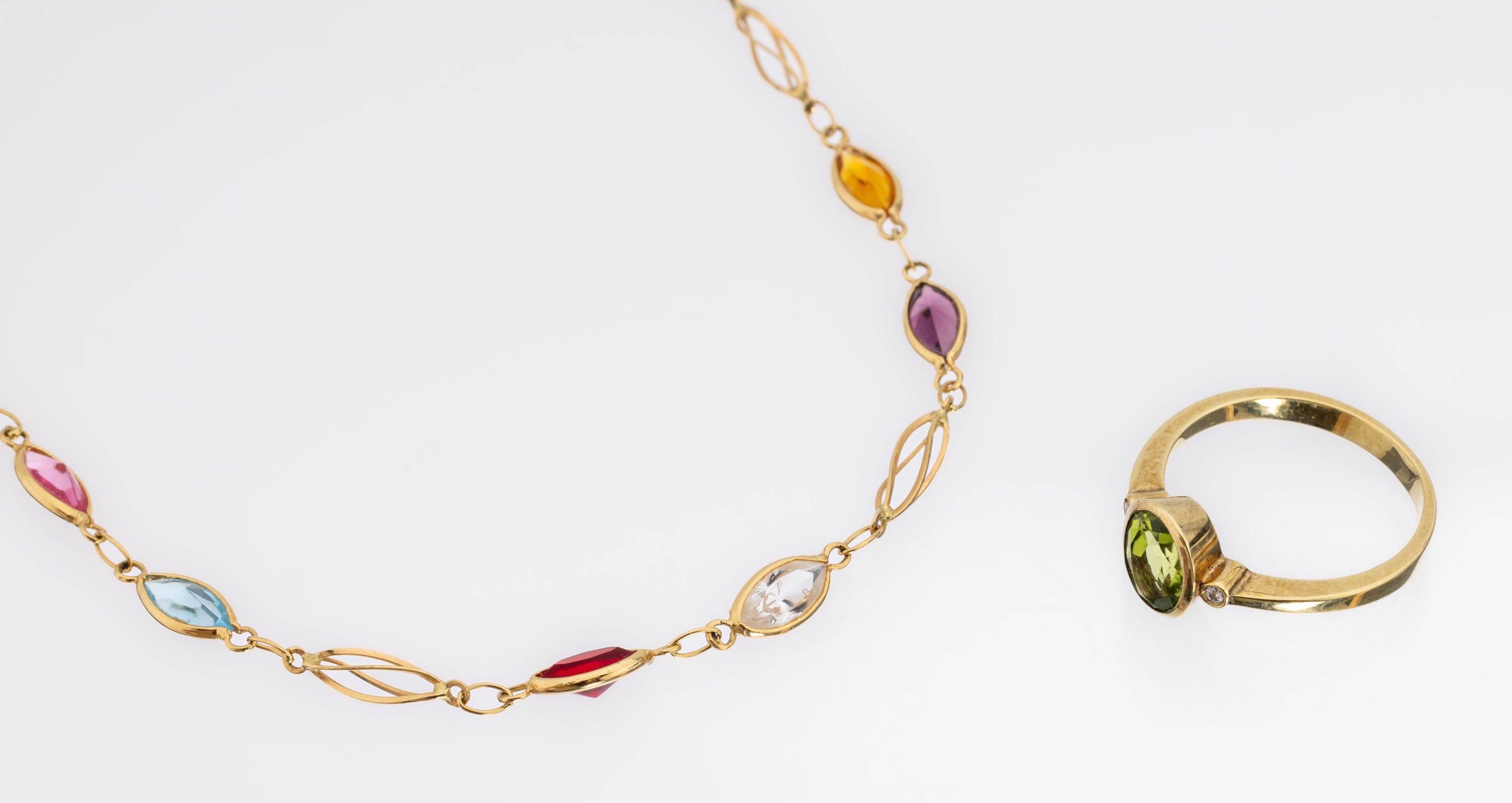 Detail a: 14 kt Gold Farbstein-Schmuckset, GG 585/000, best. aus: 1 Ring, RW 55, ovalfacett.Peridot ca. 1.40 ct, 2 8/8-Diamanten zus. ca. 0.02 ct Weiß/p, 1 ...