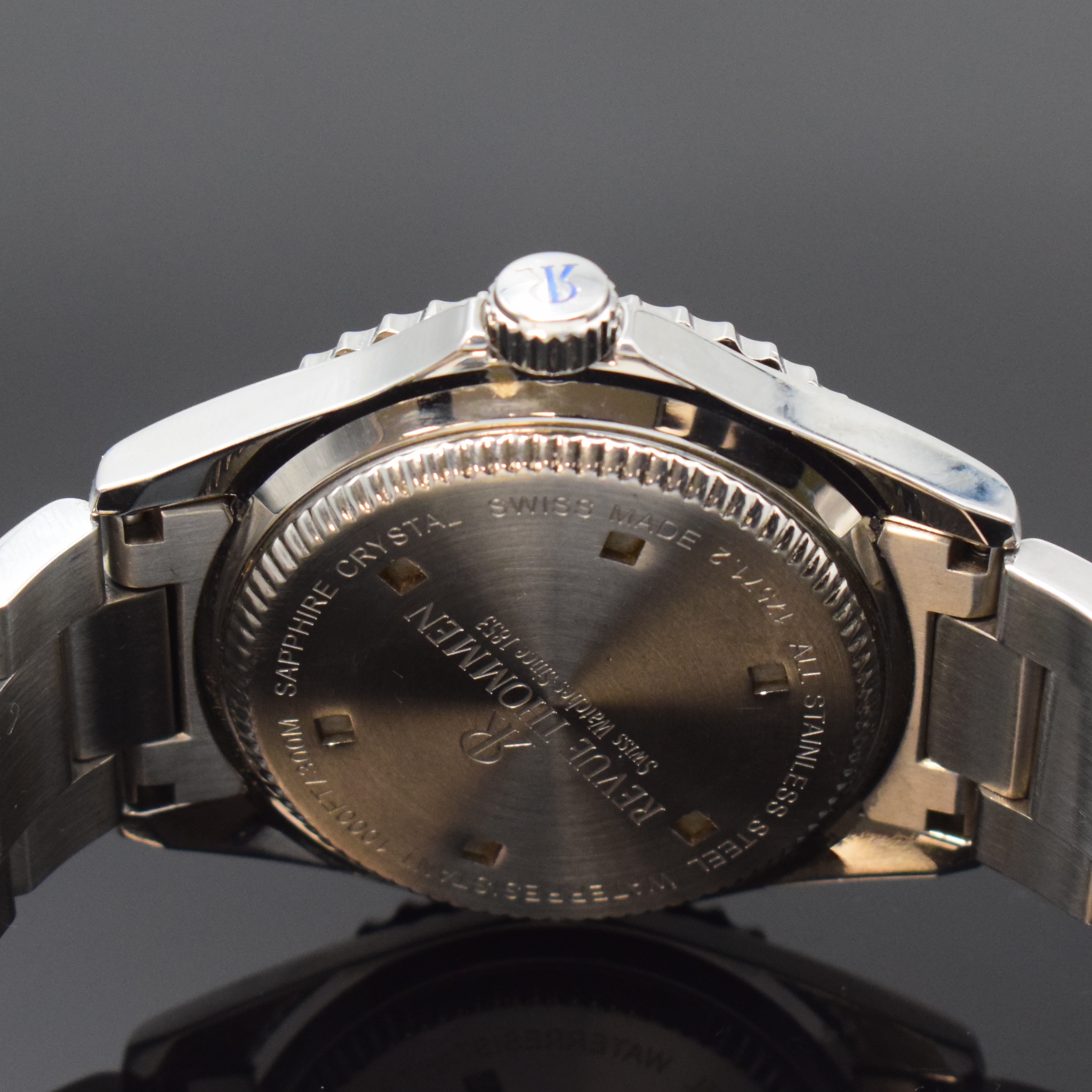 Detail d: REVUE THOMMEN Diver Herrenarmbanduhr in Stahl Referenz 17571.2, Schweiz um 2018, Automatik, Boden u. Krone verschr., orig. Gliederband m. Faltschl., ...