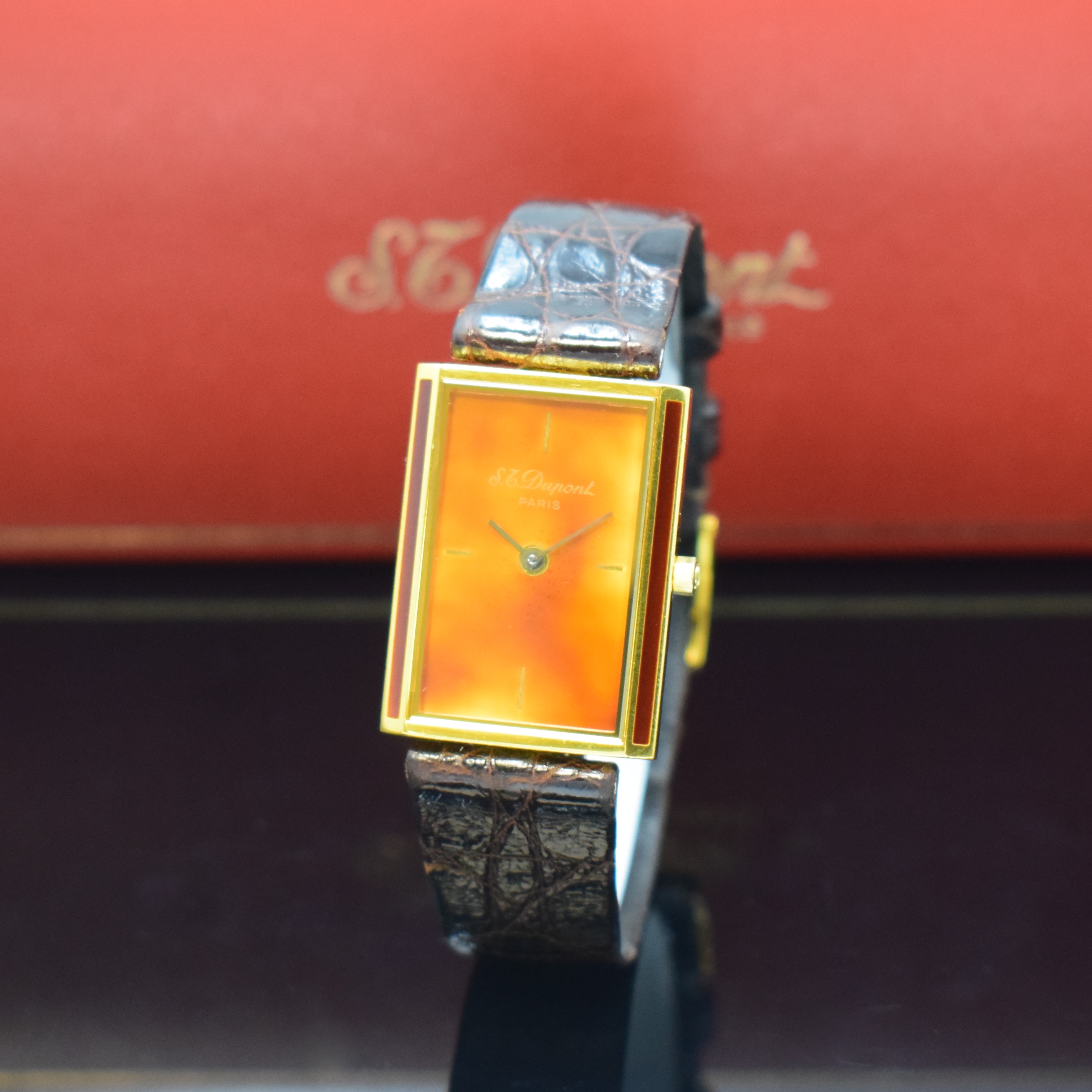 DUPONT Designer-Herrenarmbanduhr, Frankreich / Schweiz um 1988, quarz, verg. Geh., orig. Lederband m. Dornschl., Zifferbl. wie Gehäuseteile mit ...