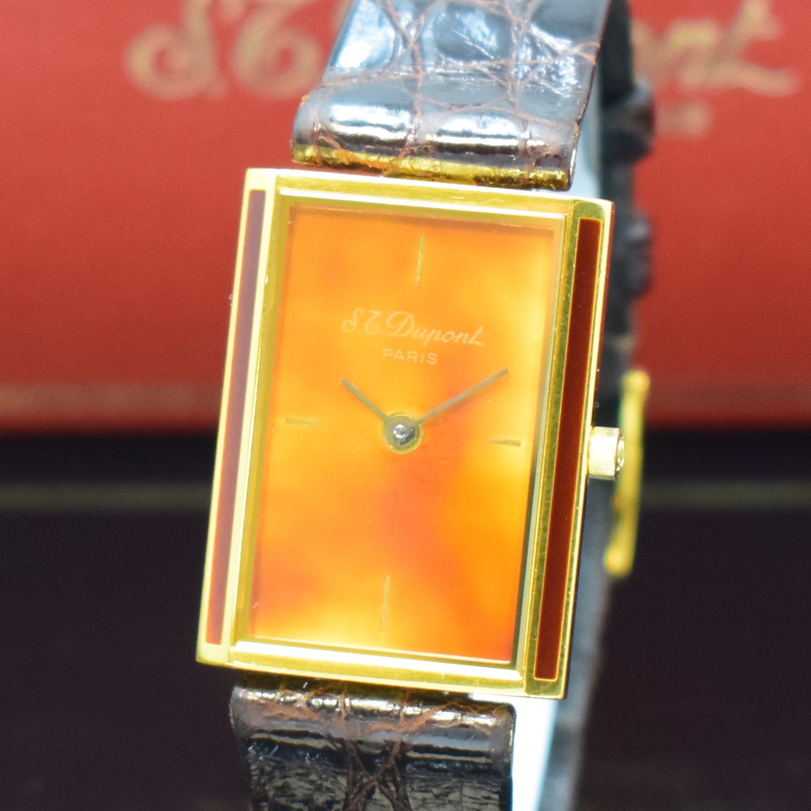 Detail a: DUPONT Designer-Herrenarmbanduhr, Frankreich / Schweiz um 1988, quarz, verg. Geh., orig. Lederband m. Dornschl., Zifferbl. wie Gehäuseteile mit ...