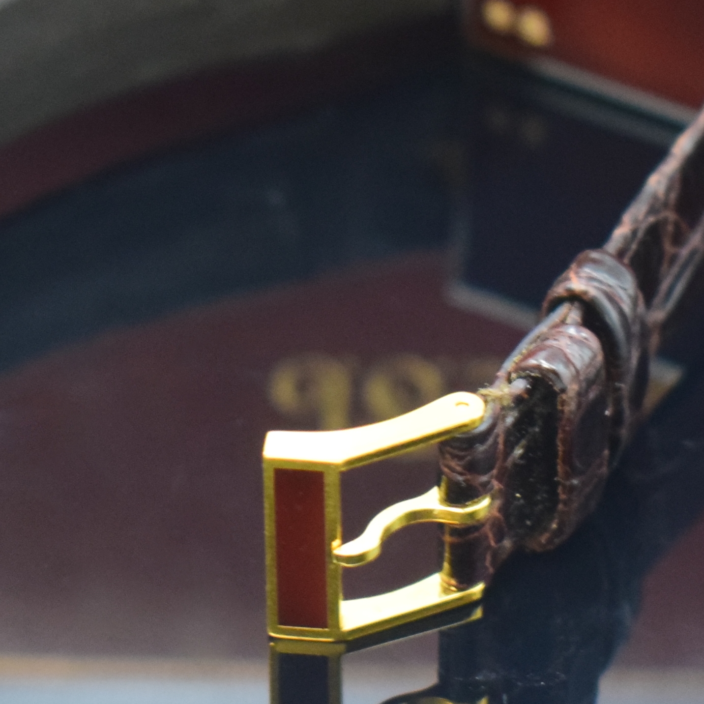 Detail b: DUPONT Designer-Herrenarmbanduhr, Frankreich / Schweiz um 1988, quarz, verg. Geh., orig. Lederband m. Dornschl., Zifferbl. wie Gehäuseteile mit ...