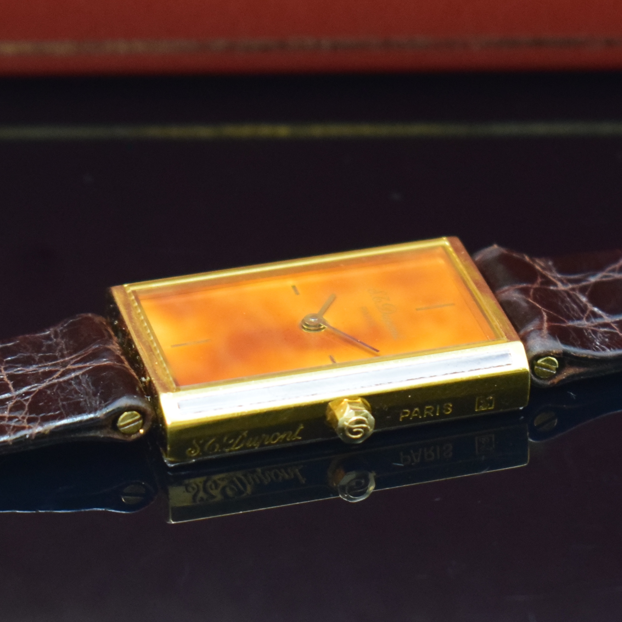 Detail d: DUPONT Designer-Herrenarmbanduhr, Frankreich / Schweiz um 1988, quarz, verg. Geh., orig. Lederband m. Dornschl., Zifferbl. wie Gehäuseteile mit ...