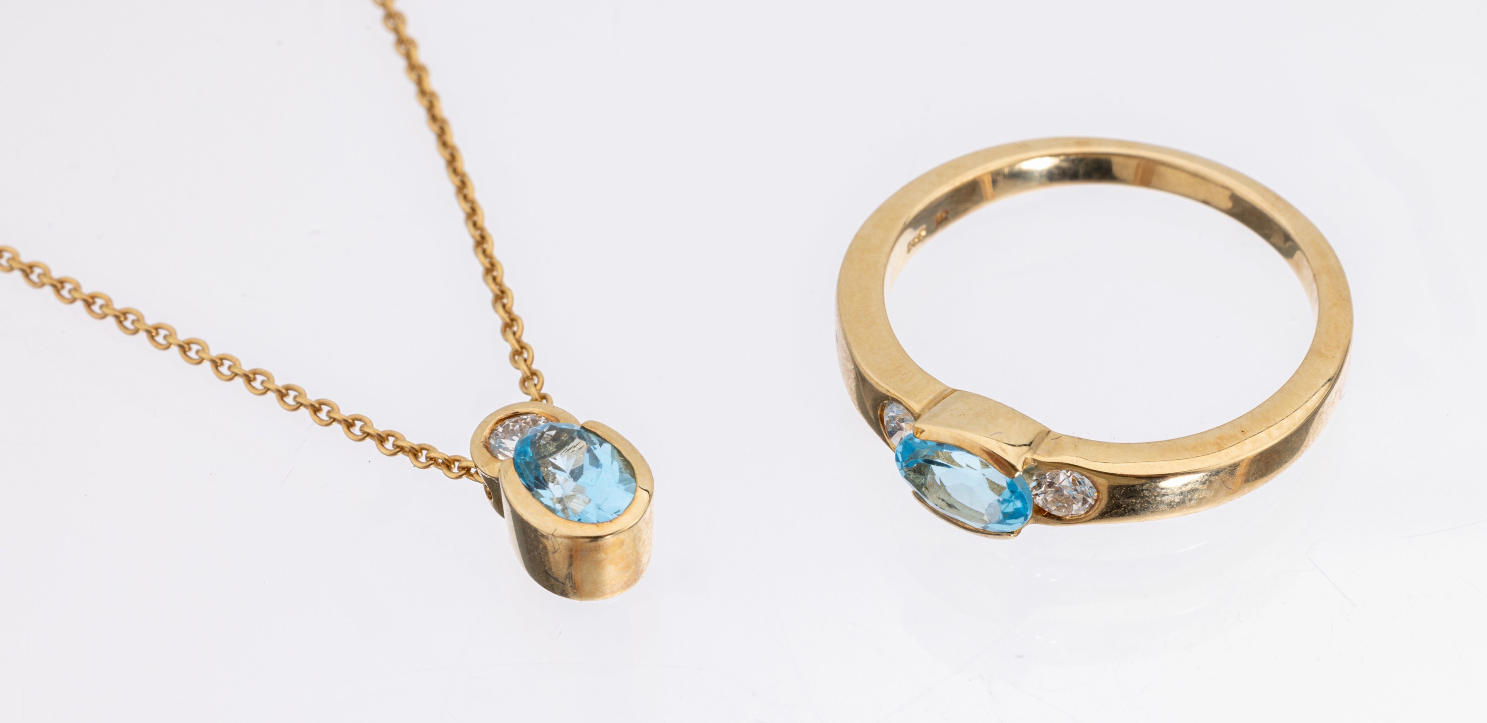 Detail a: 14 kt Gold Topas-Brillant-Schmuckset, GG 585/000, best. aus: 1 Ring, RW 55, ovalfacett.Blautopas ca. 0.40 ct, 2 Brillanten zus. ca. 0.16 (grav.) ...