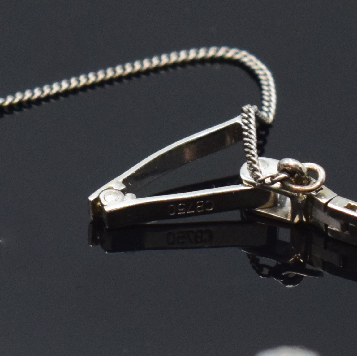 Detail c: LeCoultre Damenarmbanduhr in WG 750/000 mit Diamanten, Schweiz um 1960, Handaufzug, neutr. 18k Gold Gehäuse, Boden aufgedr., Goldband m. ...