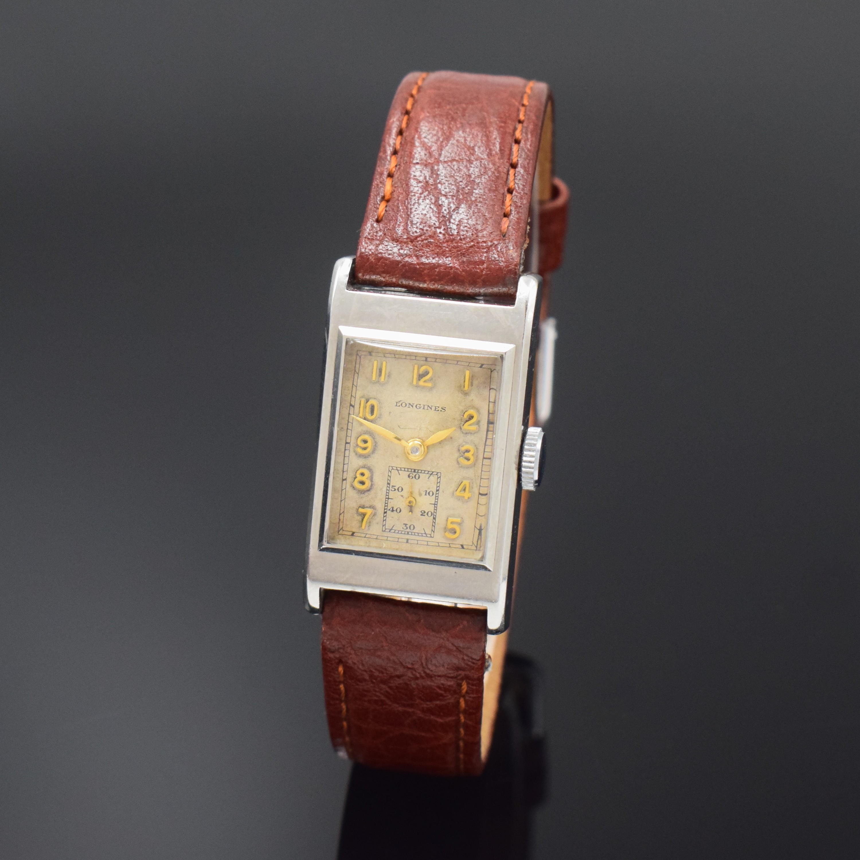LONGINES rechteckige Armbanduhr Referenz 1266 in Stahl, Schweiz um 1936, Handaufzug, seltenes unpoliertes Geh., Boden aufgedr., silb. orig. Zifferbl. ...