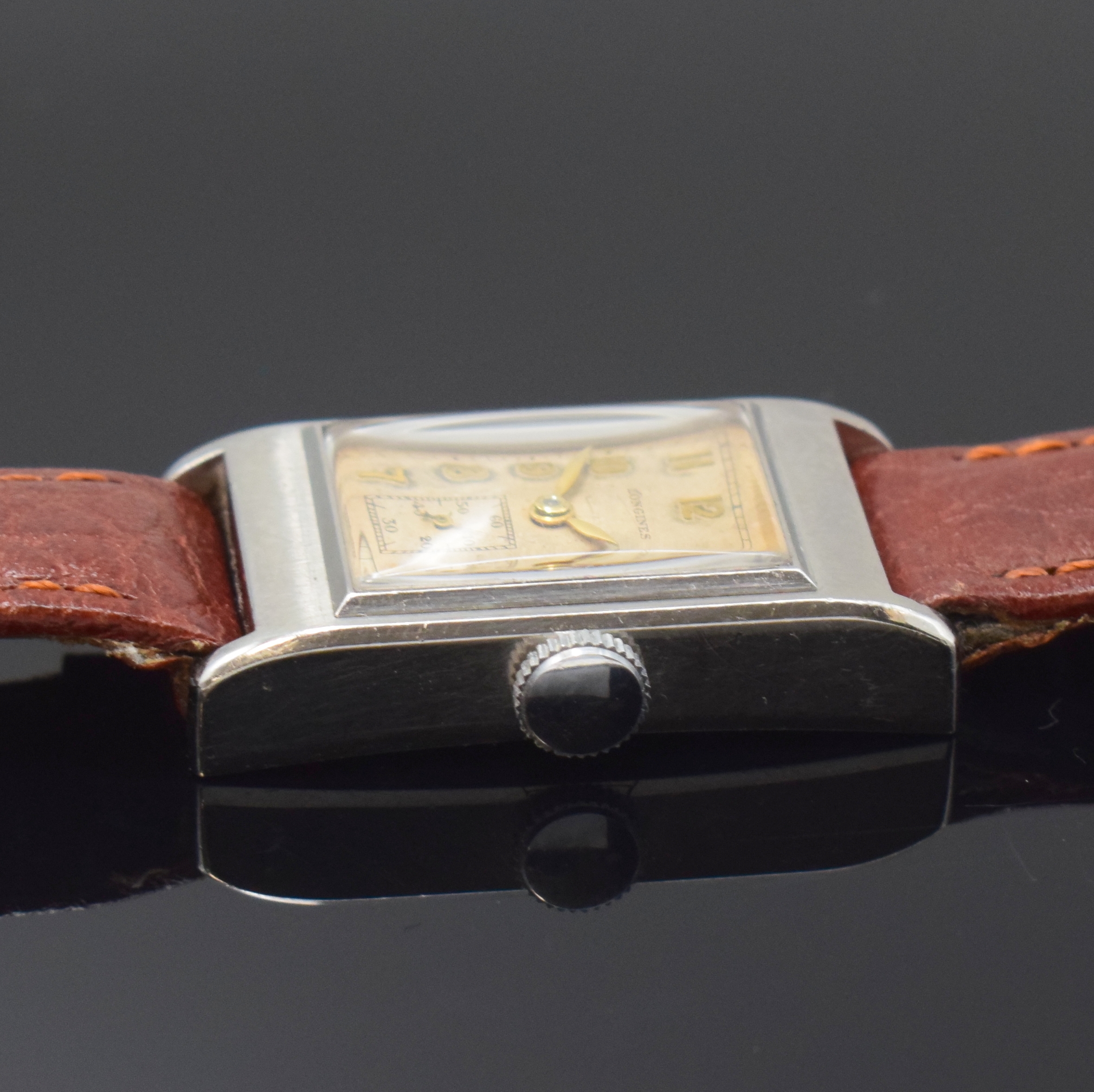 Detail b: LONGINES rechteckige Armbanduhr Referenz 1266 in Stahl, Schweiz um 1936, Handaufzug, seltenes unpoliertes Geh., Boden aufgedr., silb. orig. Zifferbl. ...
