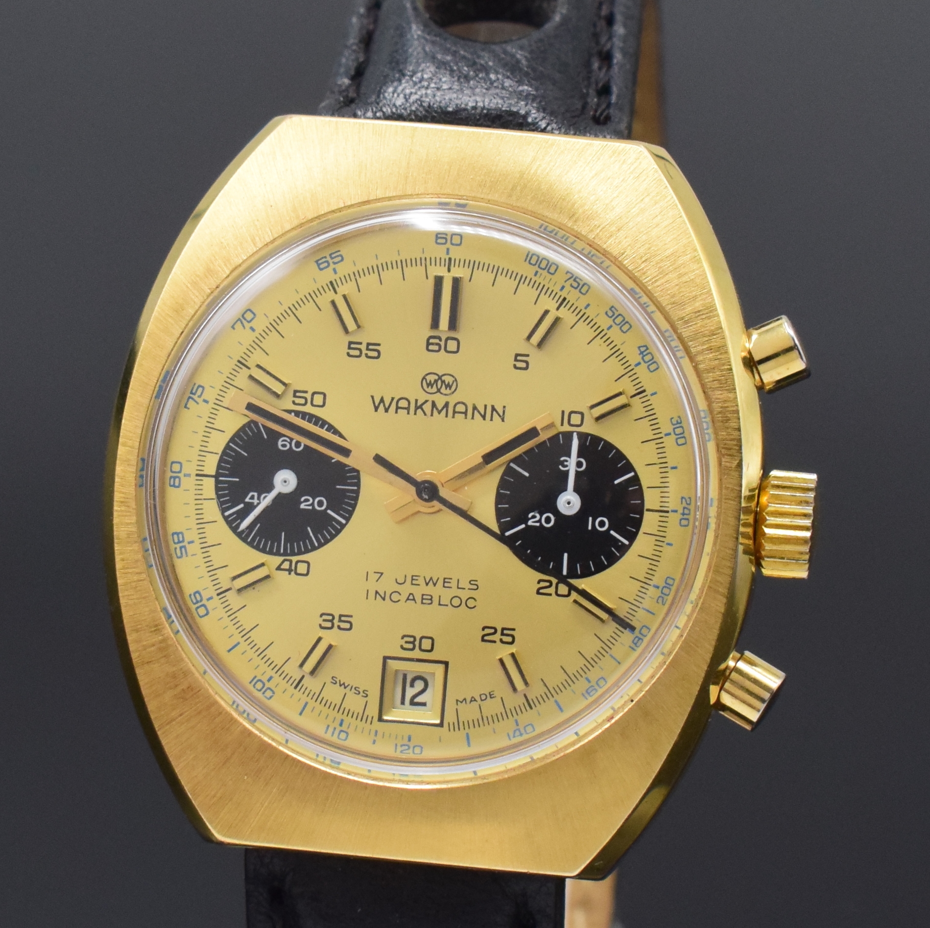 Detail a: WAKMANN / GIGANDET Herrenarmbanduhr mit Chronograph, Schweiz um 1970, Handaufzug, verg. Geh., Stahlboden verschr., gold. Zifferbl., schwarz. ...
