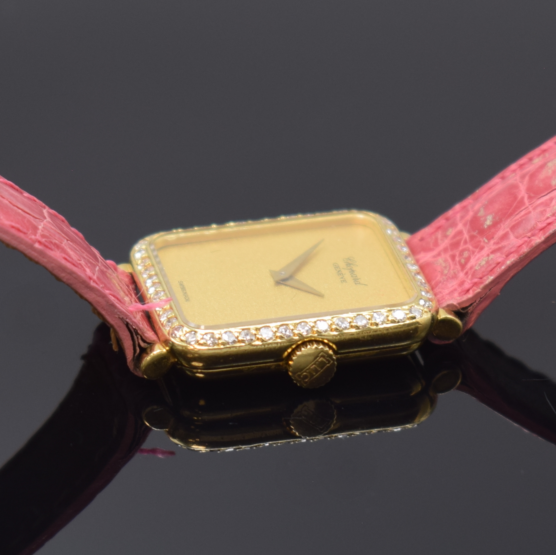 Detail b: CHOPARD Diamantbesetzte Damenarmbanduhr in GG 750/000, Schweiz um 1985, Handaufzug, rechteck. Geh., Boden aufgedr., matt-gold. Zifferbl., gold. ...