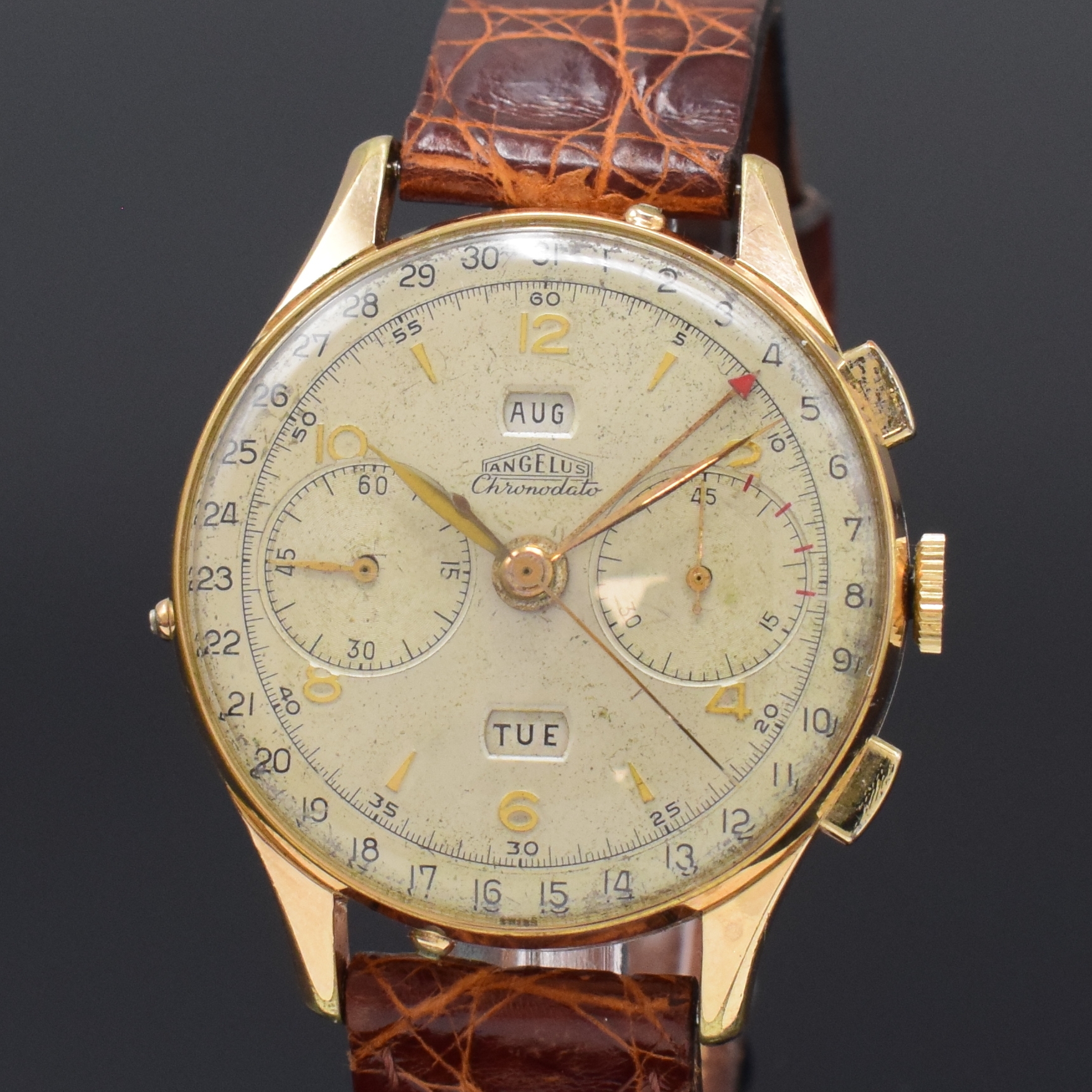 Detail a: ANGELUS Chrono-Dato Armbandchronograph mit Vollkalender, Schweiz um 1945, Handaufzug, verg. Geh. m. seitl. Korrekturdrückern, Stahlboden aufgedr., ...