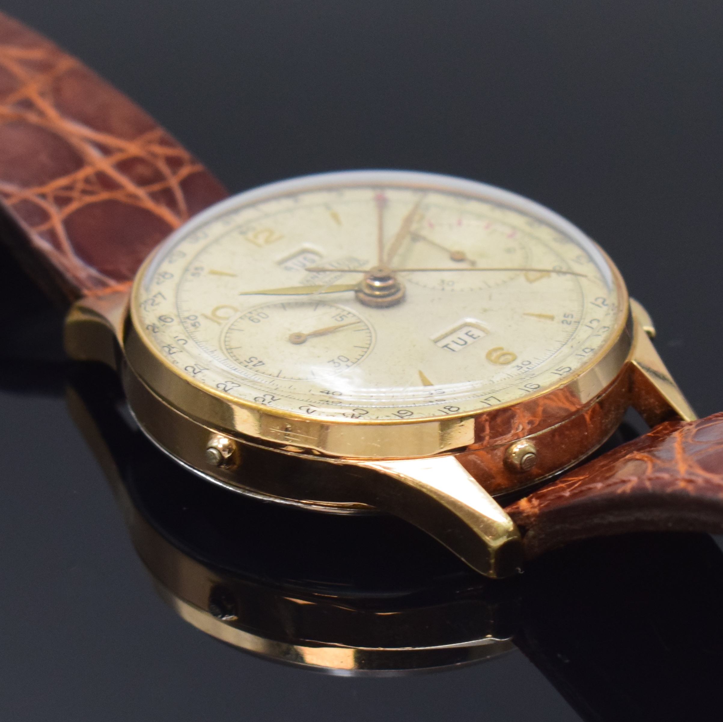 Detail c: ANGELUS Chrono-Dato Armbandchronograph mit Vollkalender, Schweiz um 1945, Handaufzug, verg. Geh. m. seitl. Korrekturdrückern, Stahlboden aufgedr., ...