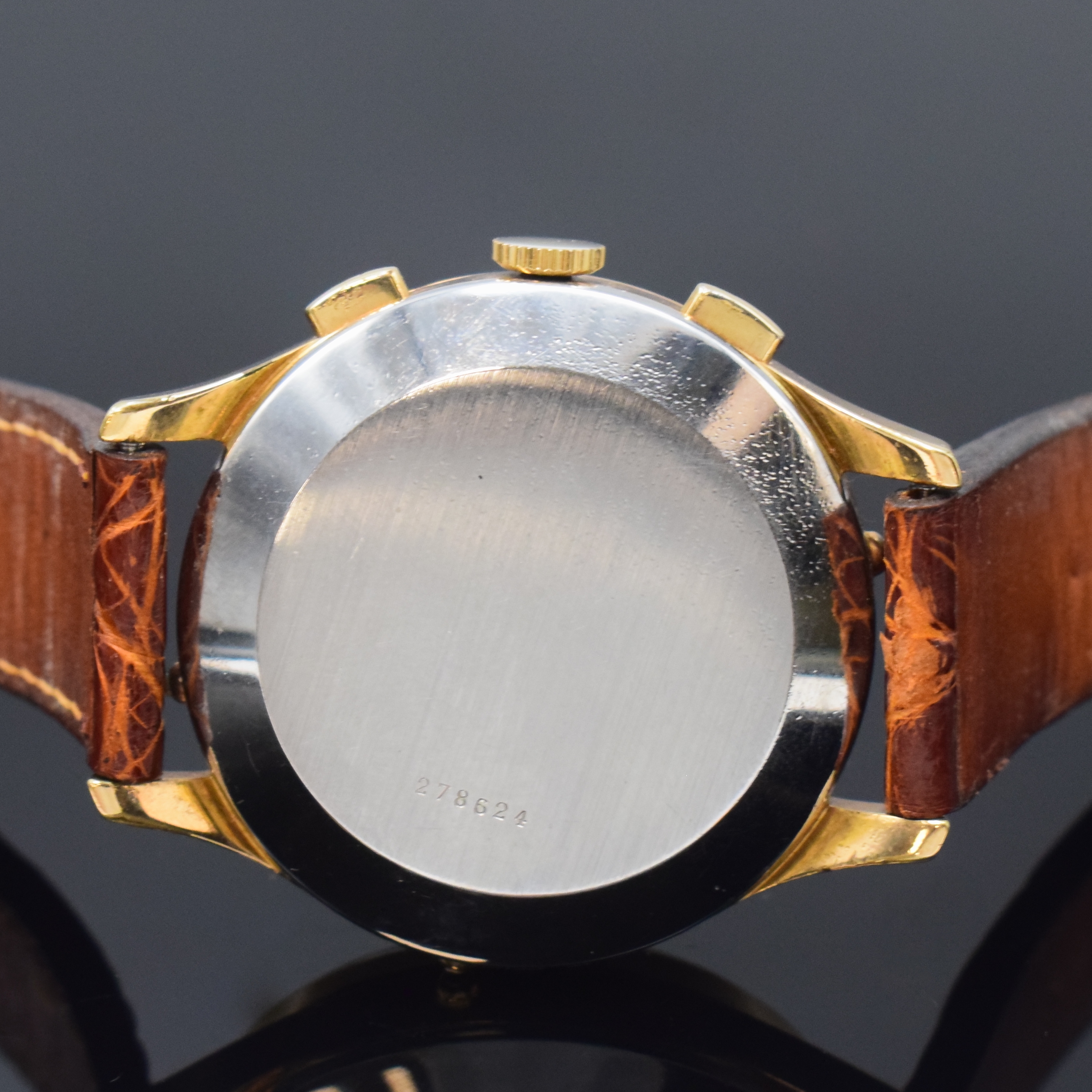 Detail d: ANGELUS Chrono-Dato Armbandchronograph mit Vollkalender, Schweiz um 1945, Handaufzug, verg. Geh. m. seitl. Korrekturdrückern, Stahlboden aufgedr., ...