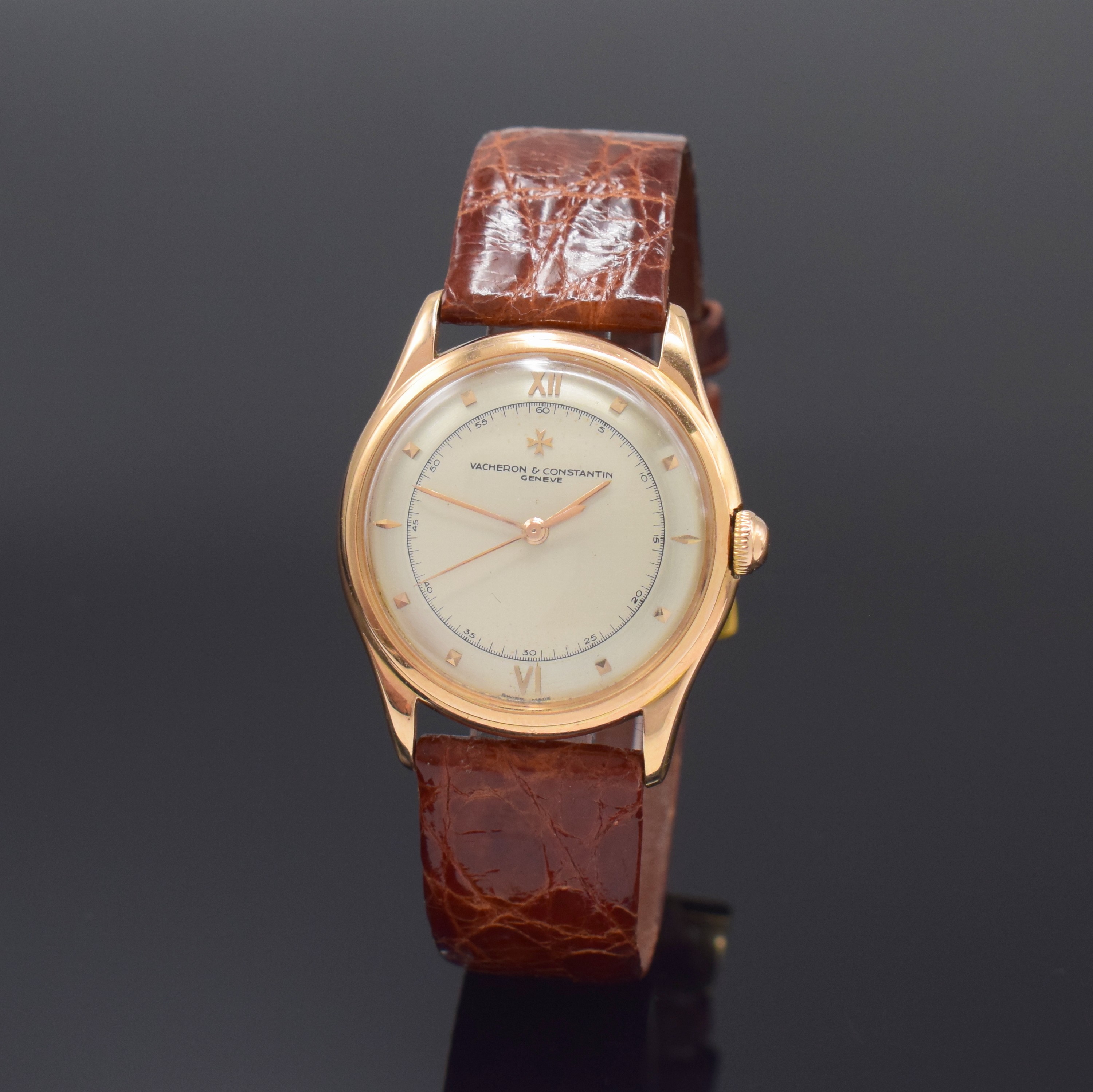 VACHERON & CONSTANTIN Armbanduhr in RoseG 750/000, Schweiz um 1950, Handaufzug, 2-tlg. Geh., Boden verschr., silb. Duoton-Zifferbl. rest., rotgold. ...