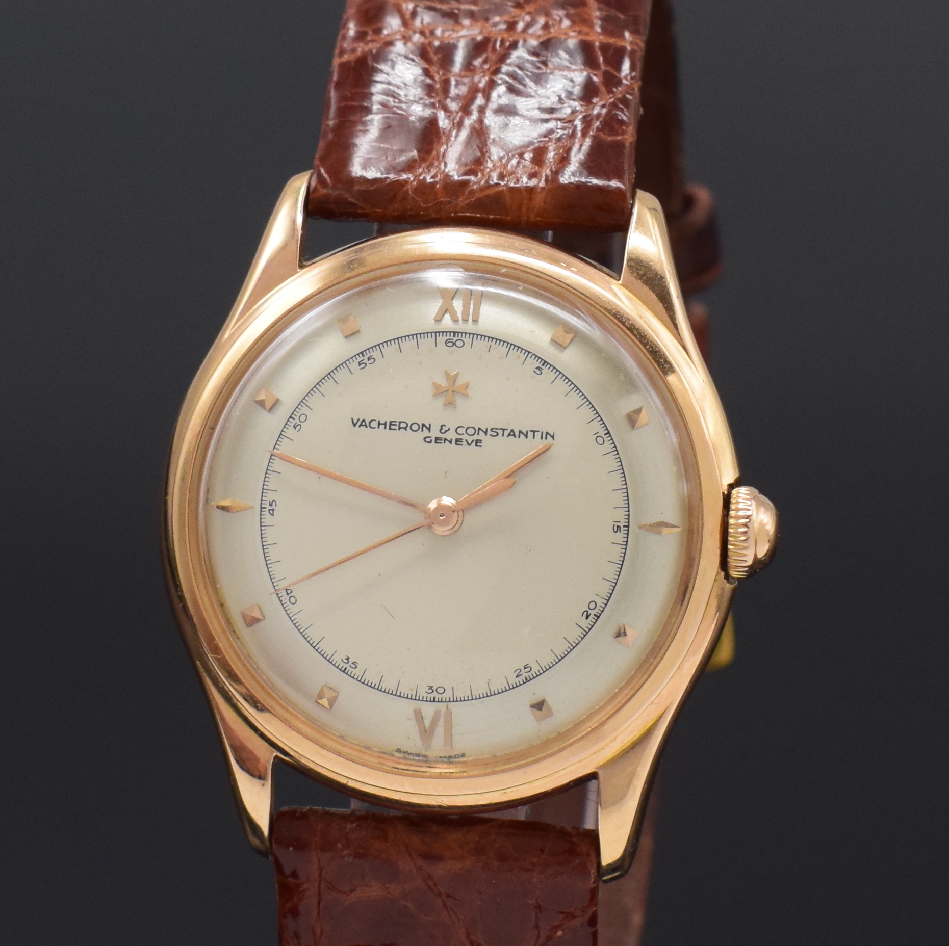 Detail a: VACHERON & CONSTANTIN Armbanduhr in RoseG 750/000, Schweiz um 1950, Handaufzug, 2-tlg. Geh., Boden verschr., silb. Duoton-Zifferbl. rest., rotgold. ...