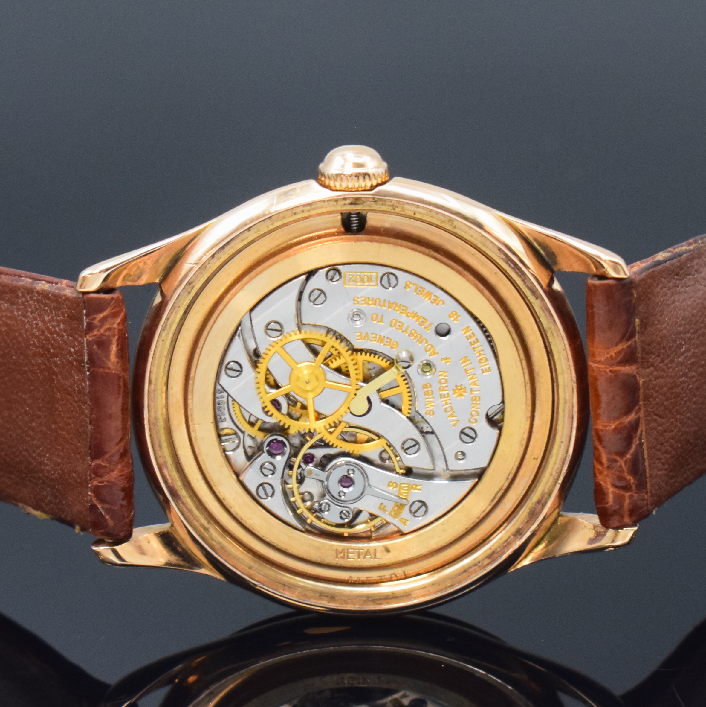 Detail d: VACHERON & CONSTANTIN Armbanduhr in RoseG 750/000, Schweiz um 1950, Handaufzug, 2-tlg. Geh., Boden verschr., silb. Duoton-Zifferbl. rest., rotgold. ...