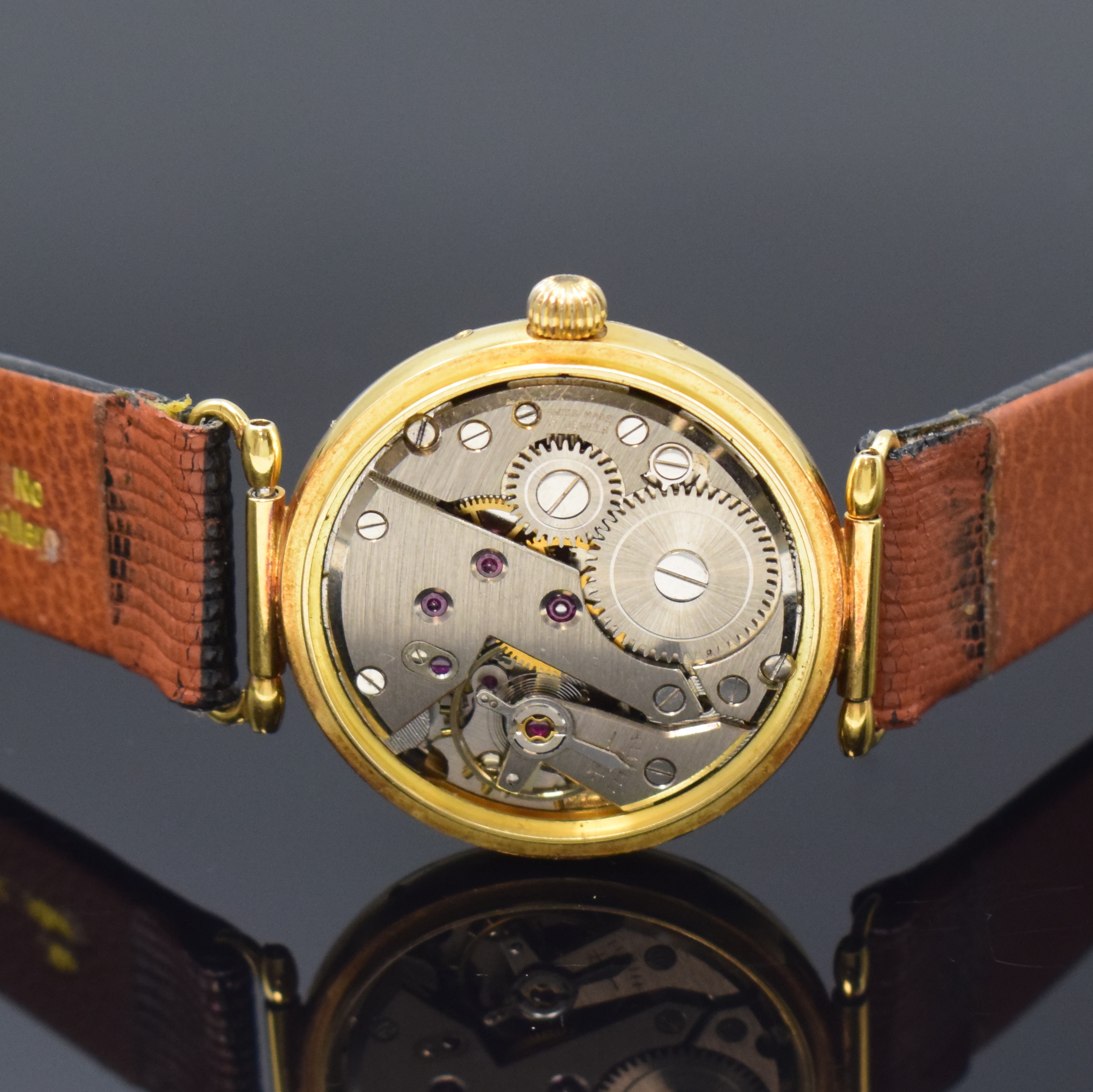 Detail e: PAUL MATHEZ Armbanduhr mit Vollkalender in GG 750/000, Schweiz um 1990, Handaufzug, 3-tlg. Geh. m. bewegl. Anstössen, Boden u. Glasrand aufgedr., ...